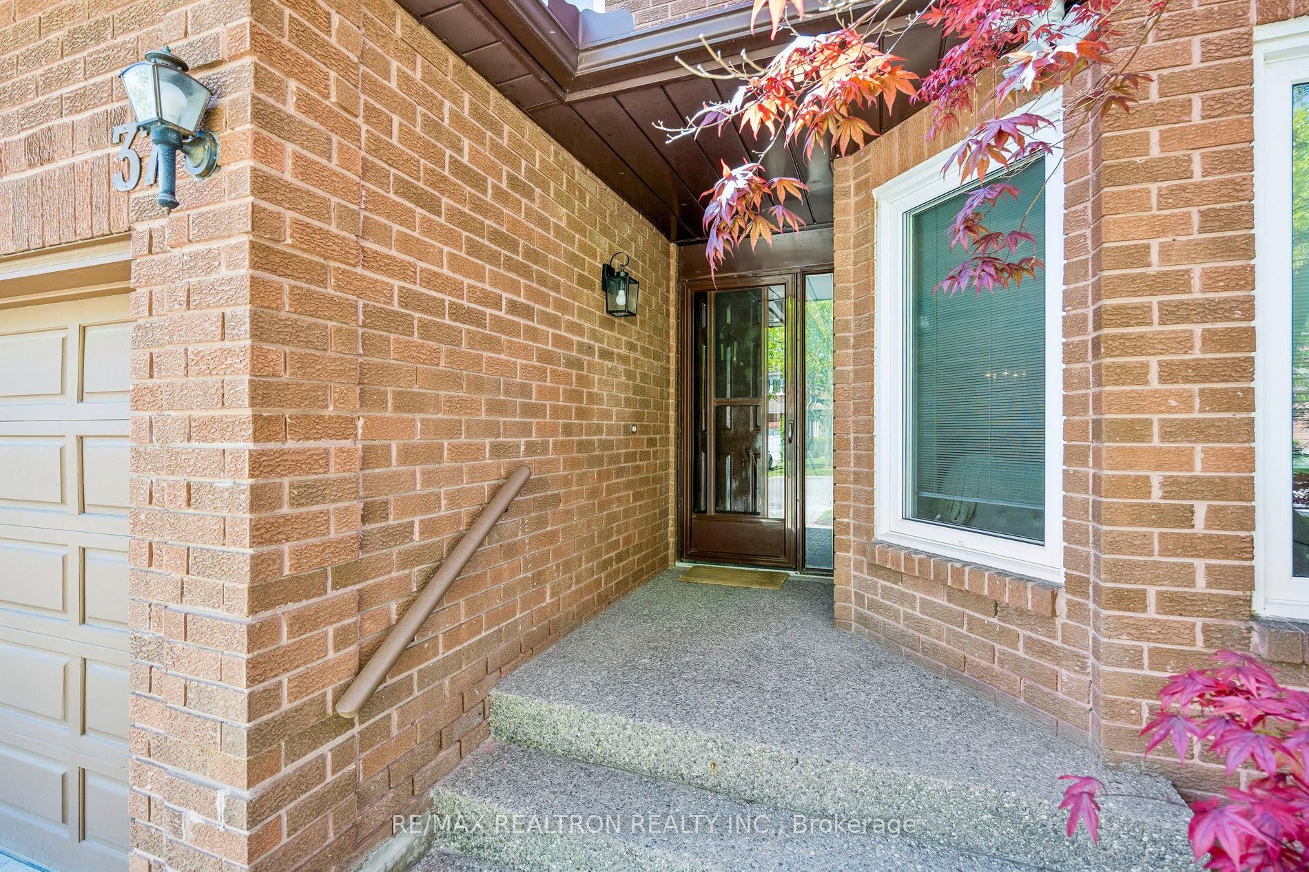 37 Dundurn Crescent Property Photo 3