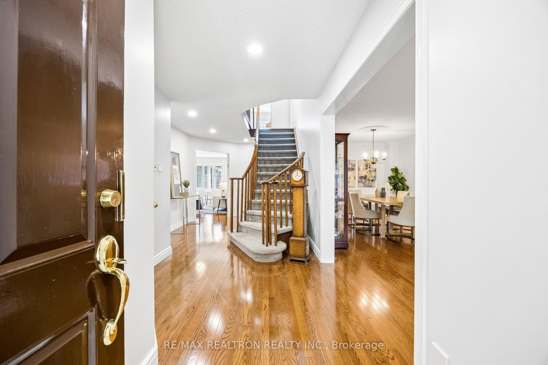 37 Dundurn Crescent Property Photo 4