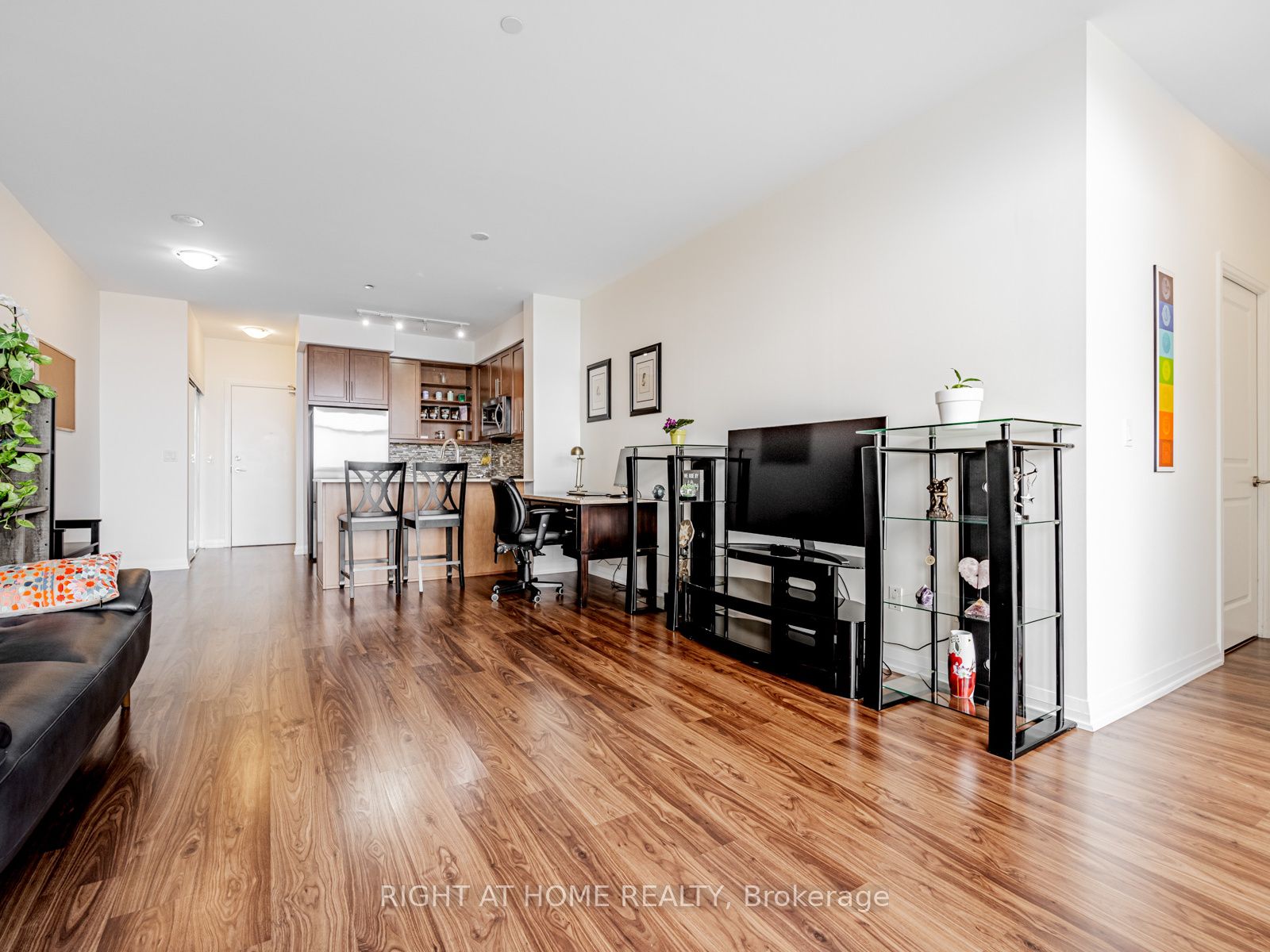 65 Oneida Crescent 1010 Property Photo 2