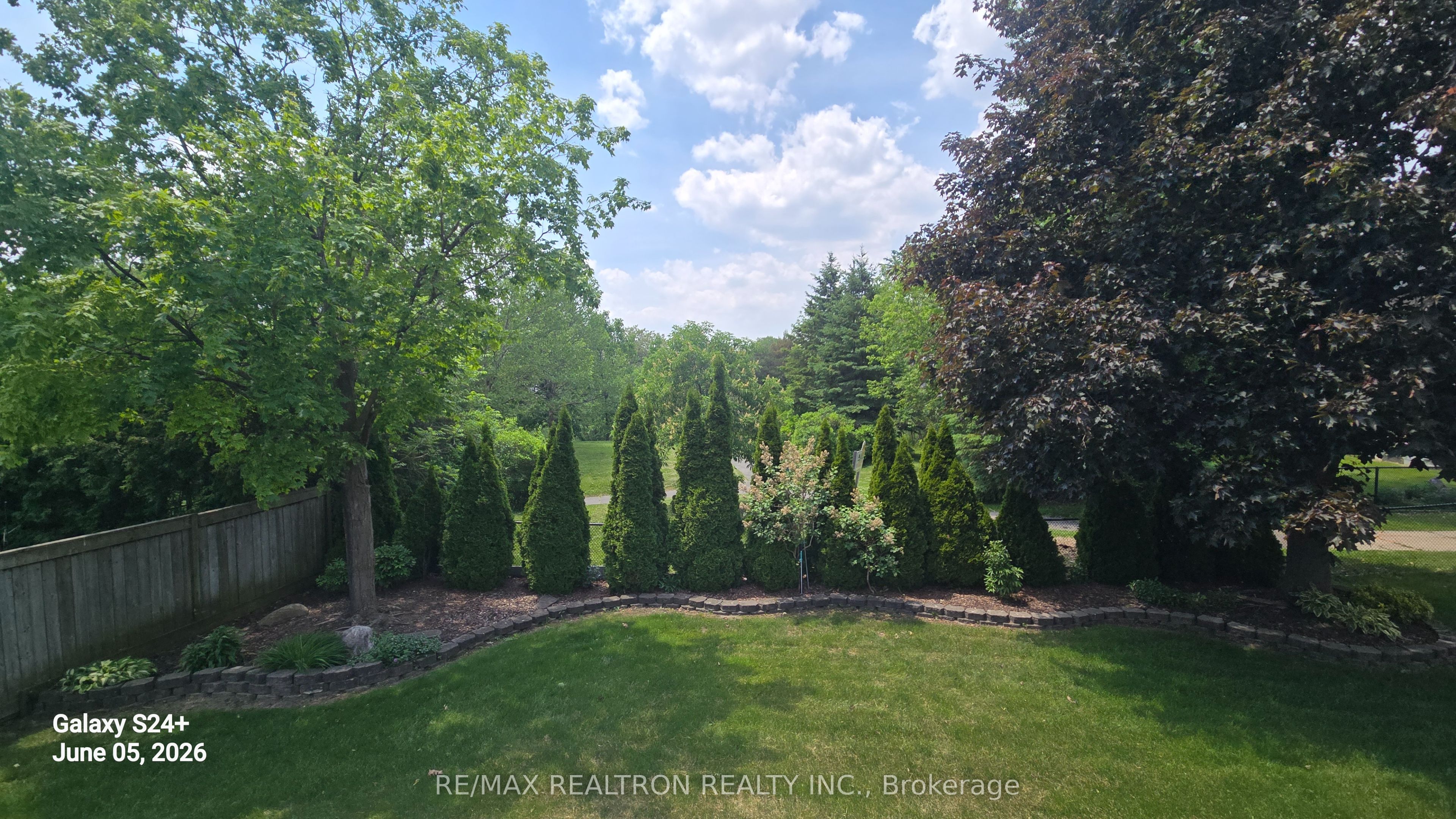6 White Oak Crescent
