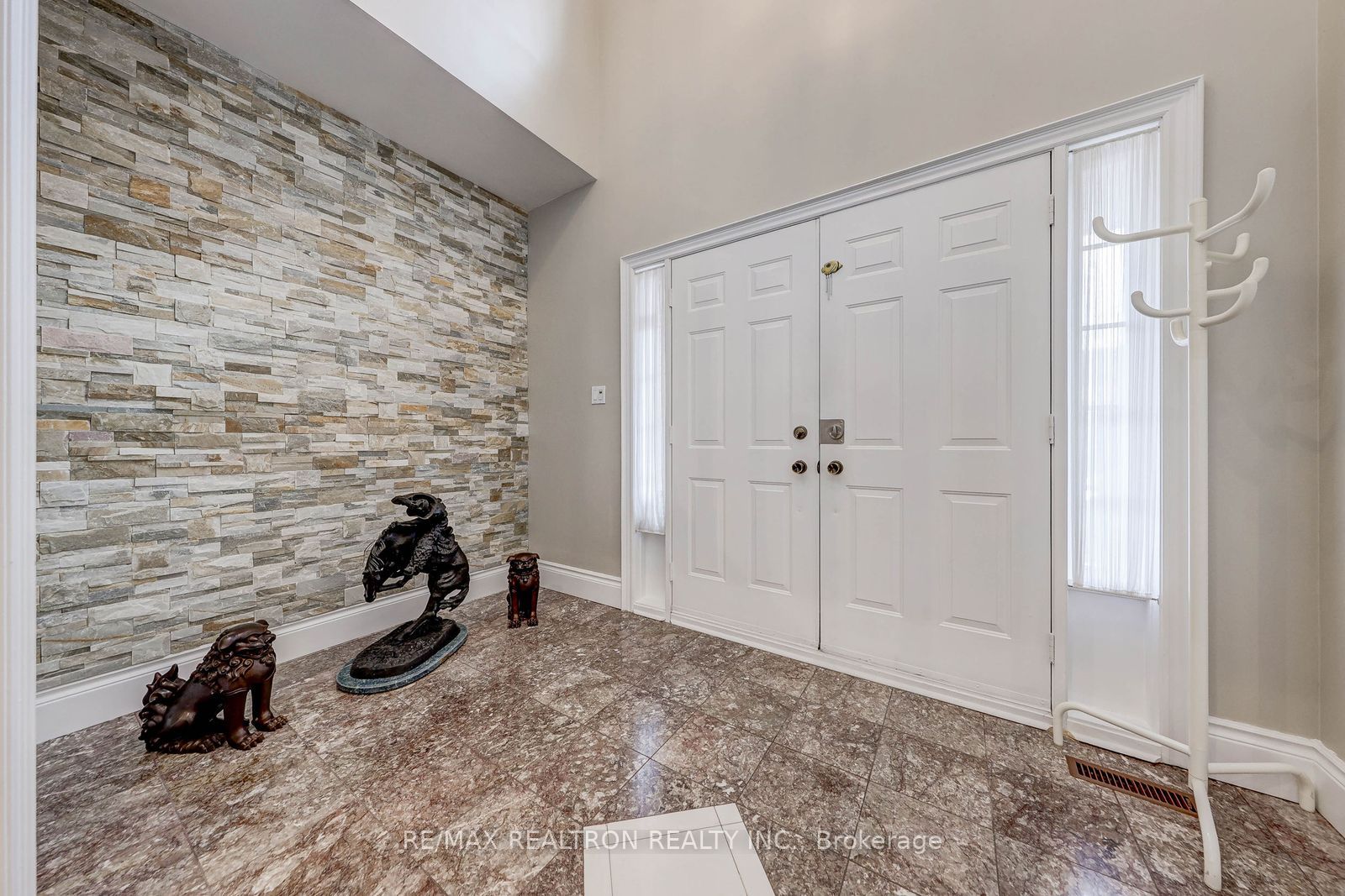 6 White Oak Crescent Property Photo 5