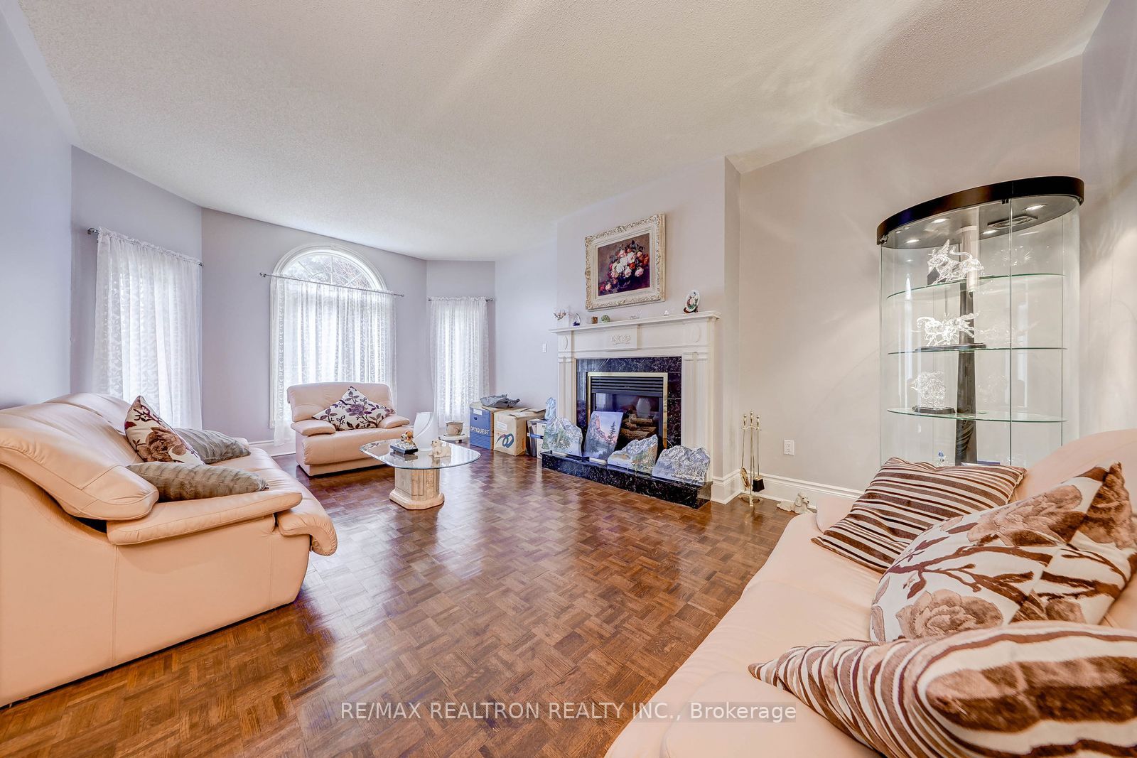 6 White Oak Crescent Property Photo 8