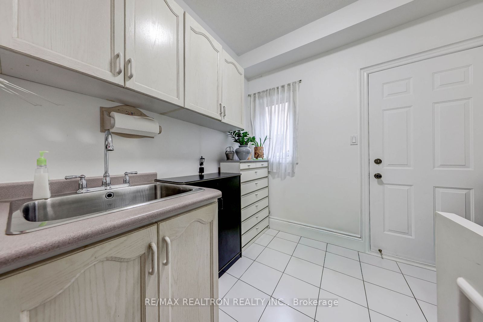 6 White Oak Crescent Property Photo 12