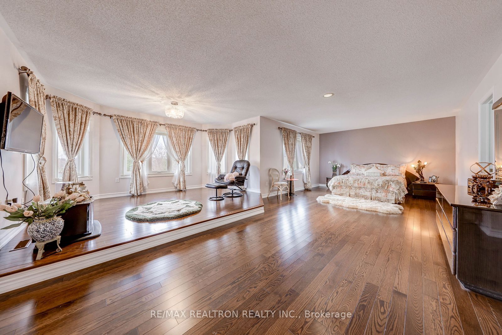 6 White Oak Crescent Property Photo 25