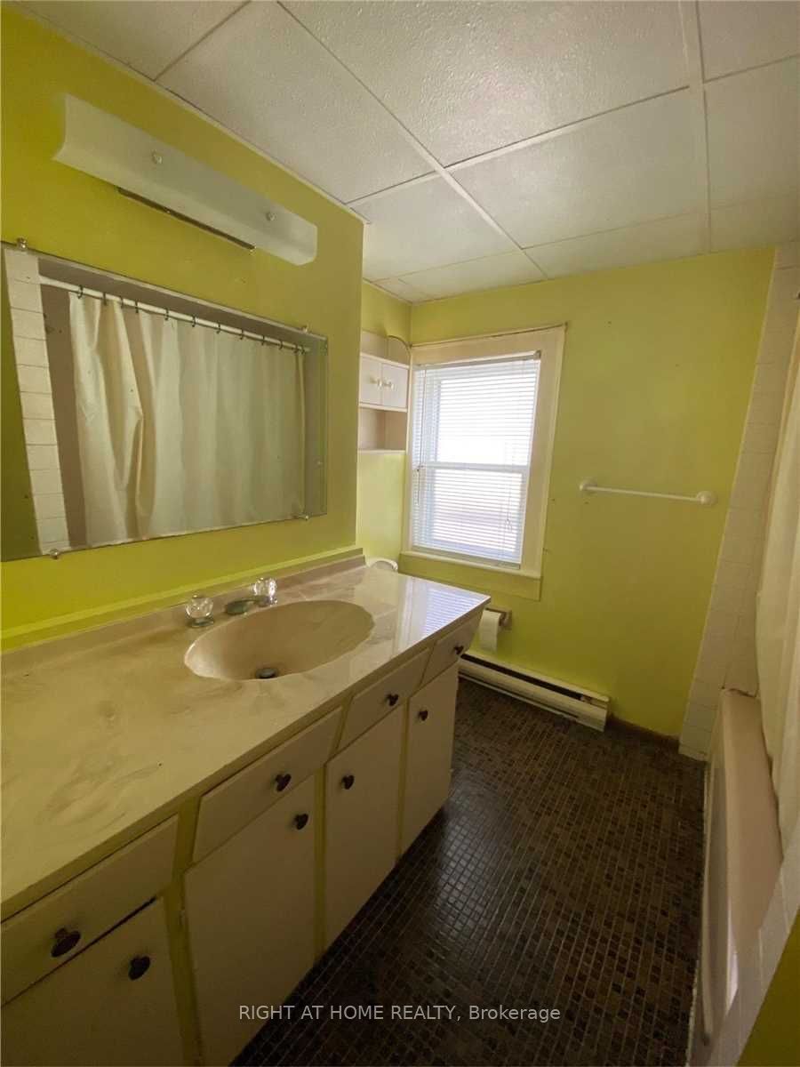 7870 Yonge Street Property Photo 7