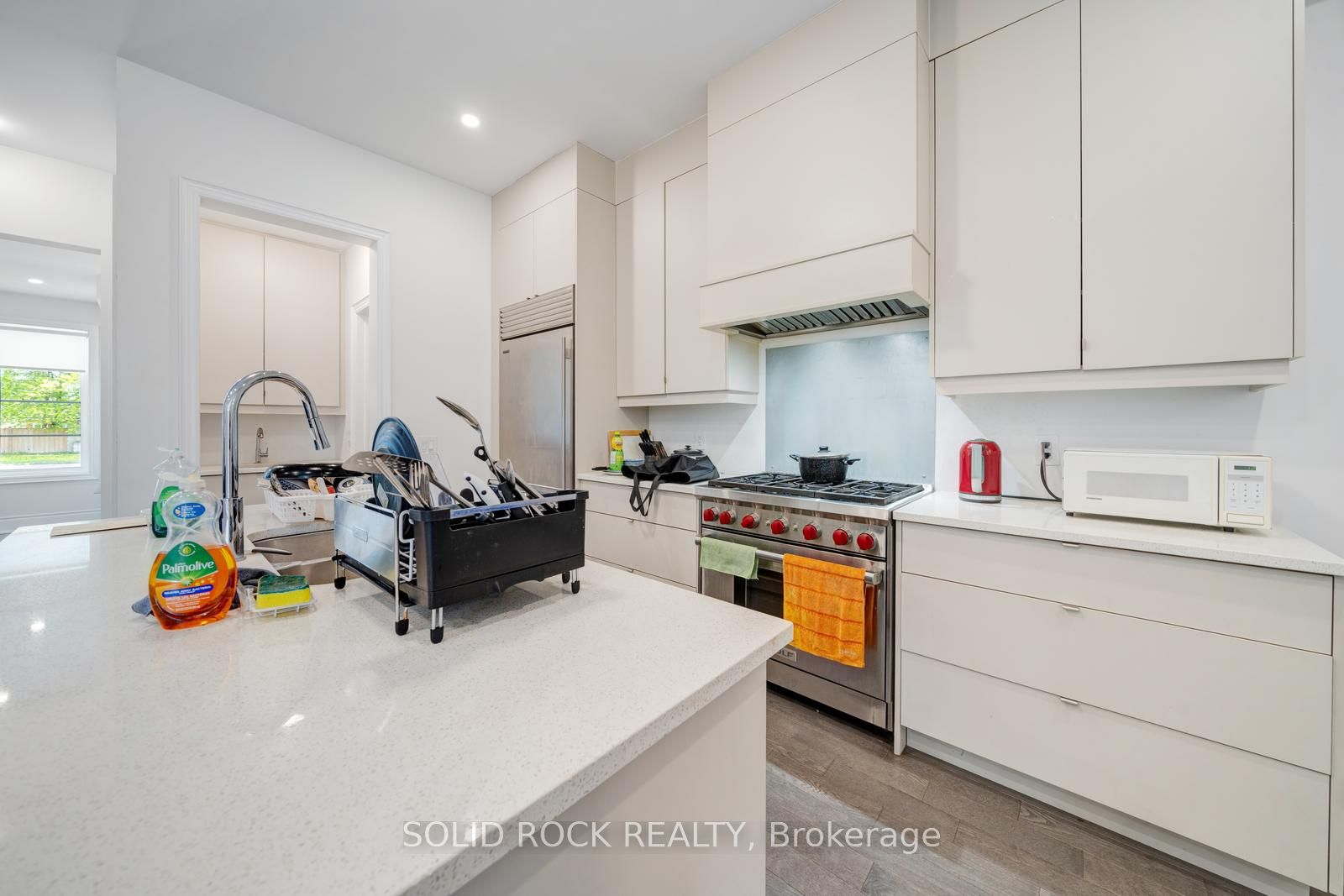 9376 Bayview Avenue Property Photo 6