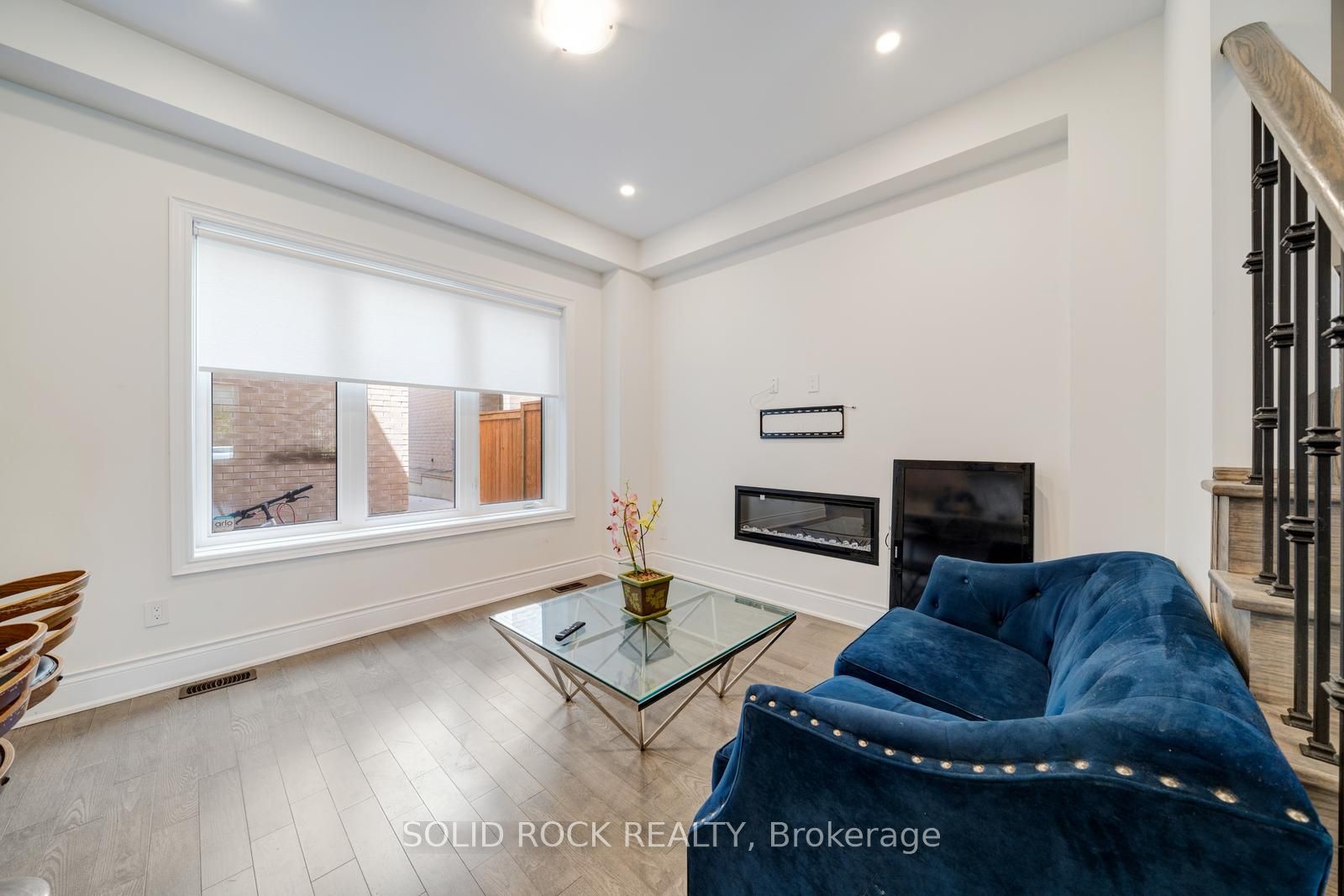 9376 Bayview Avenue Property Photo 11