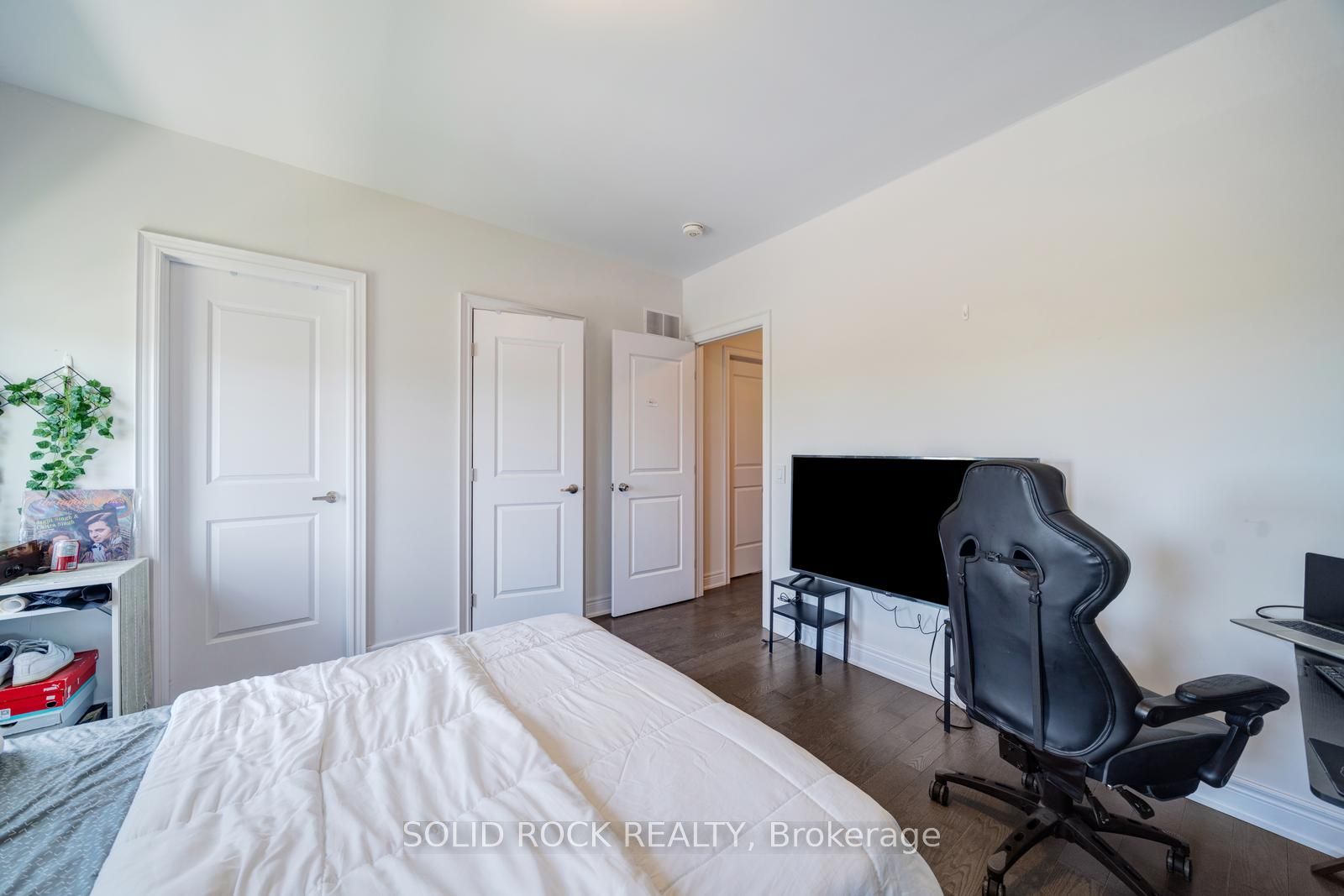 9376 Bayview Avenue Property Photo 23