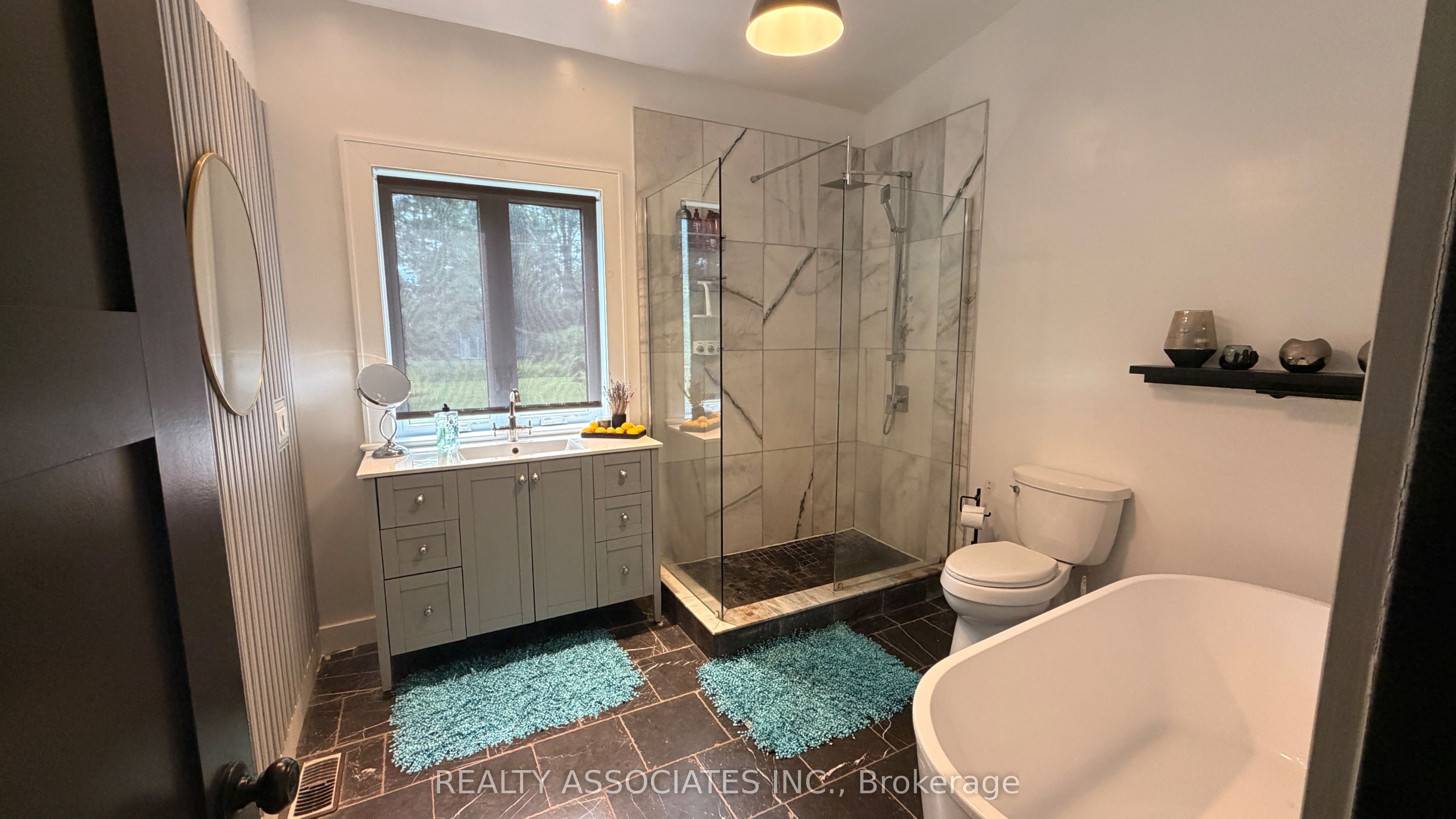 28 Garden Gate Property Photo 8