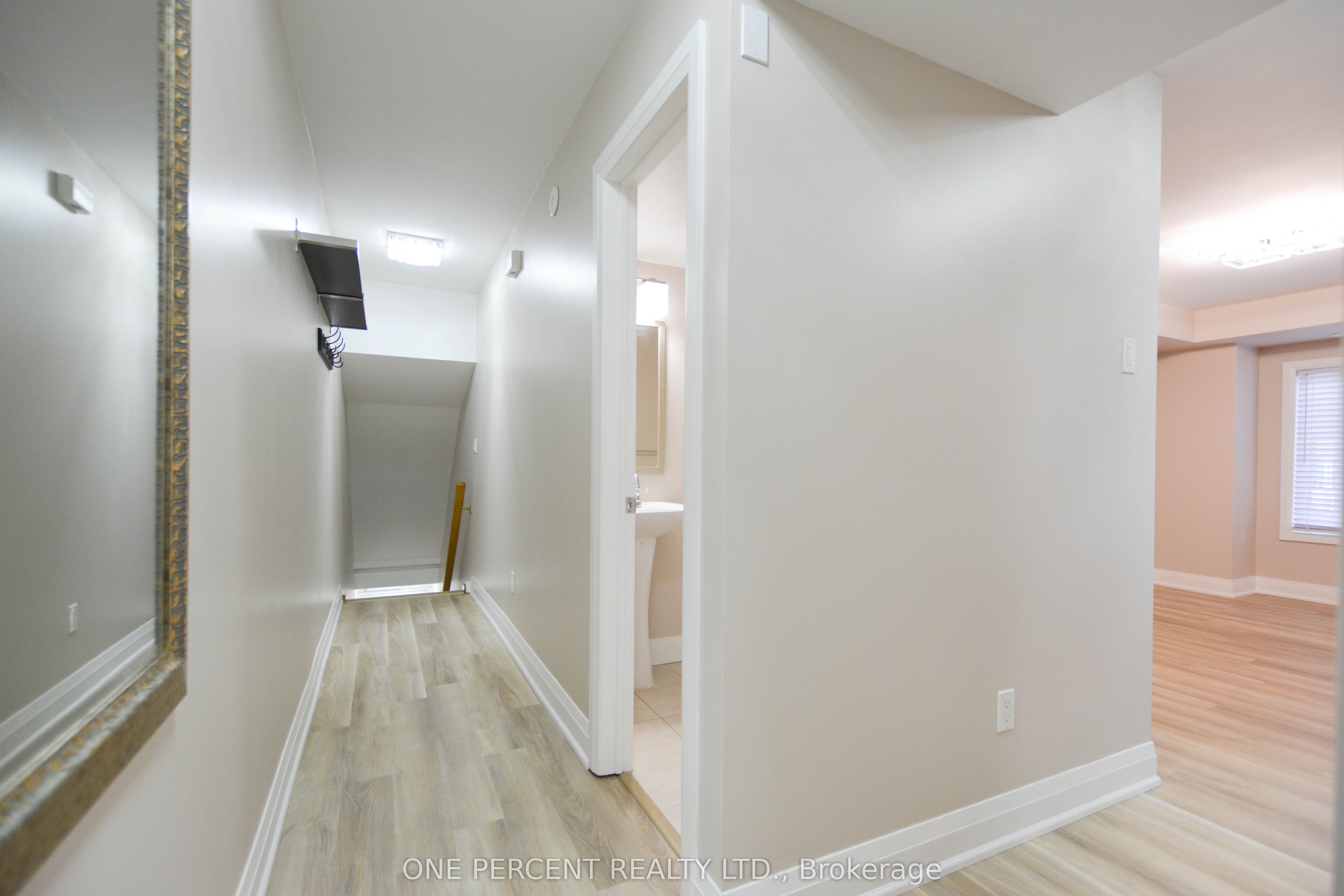 320 John Street 201 Property Photo 6
