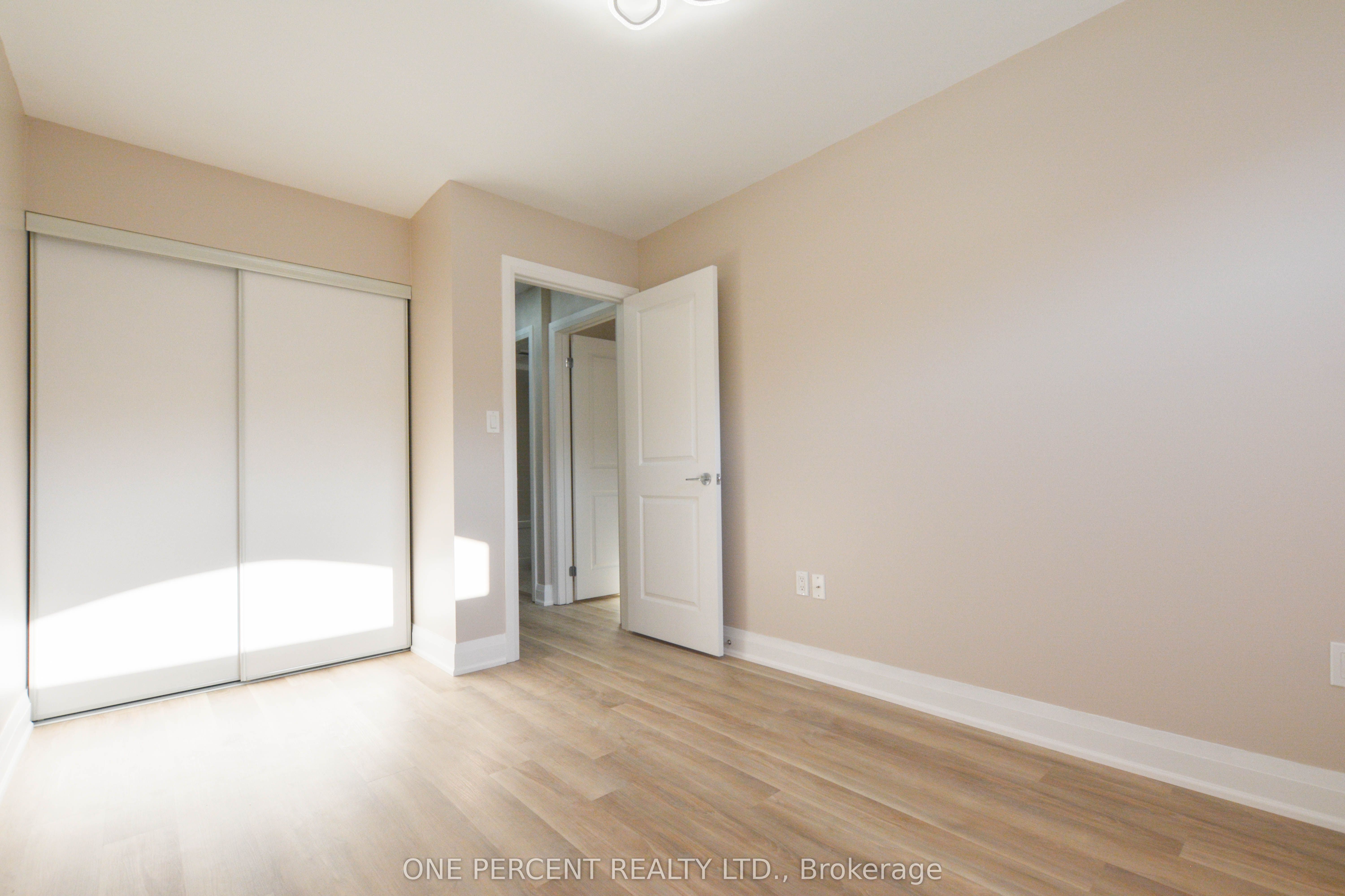 320 John Street 201 Property Photo 25
