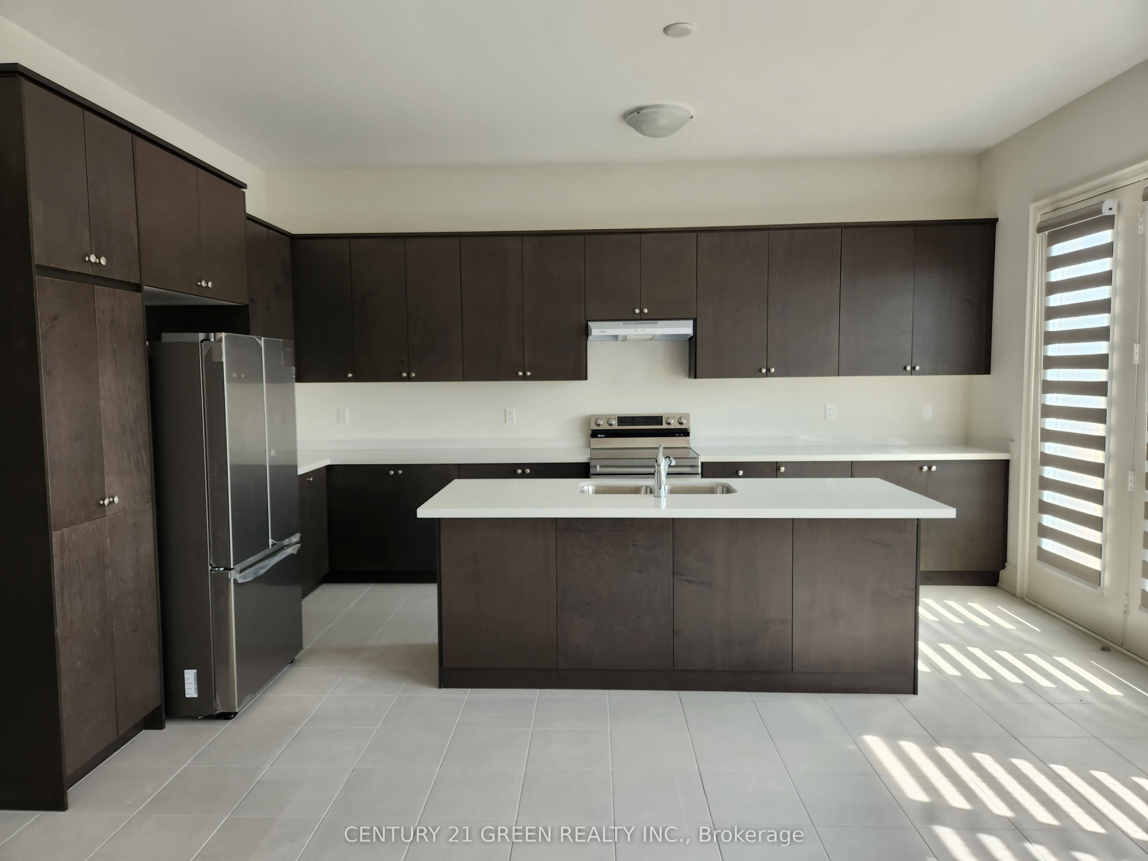 322 Boundary Boulevard Main Property Photo 9