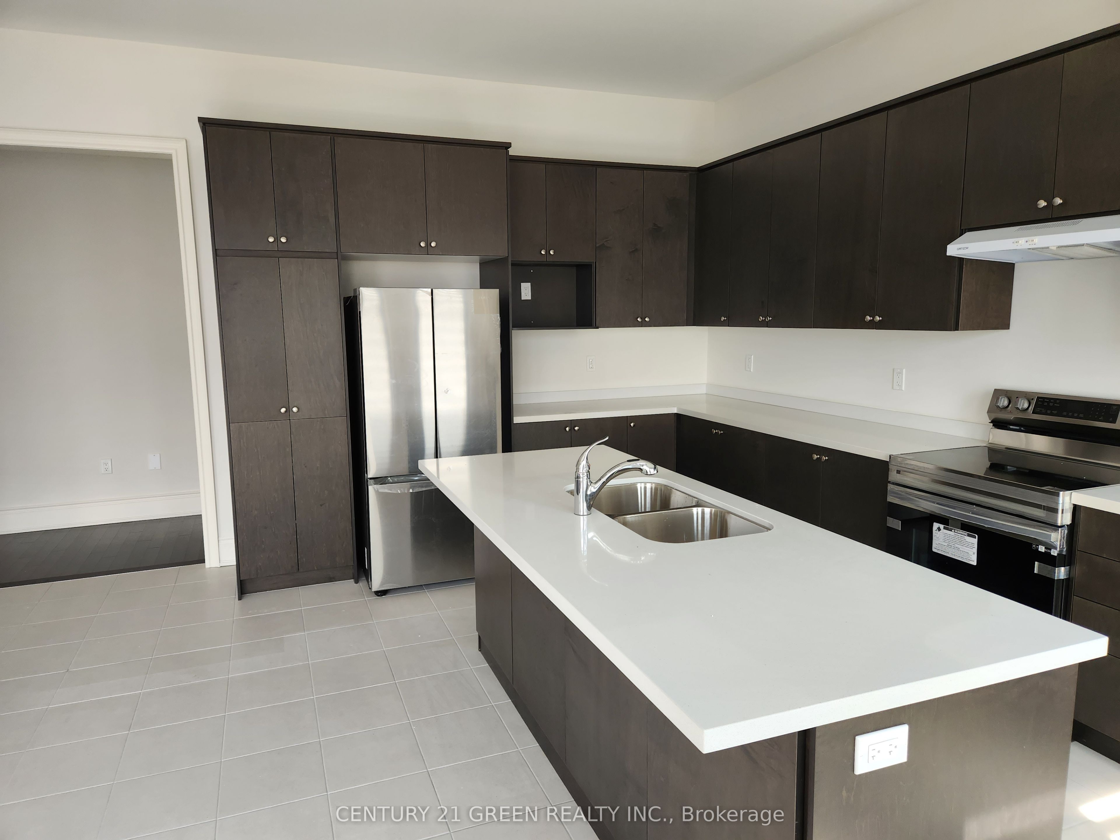 322 Boundary Boulevard Main Property Photo 11