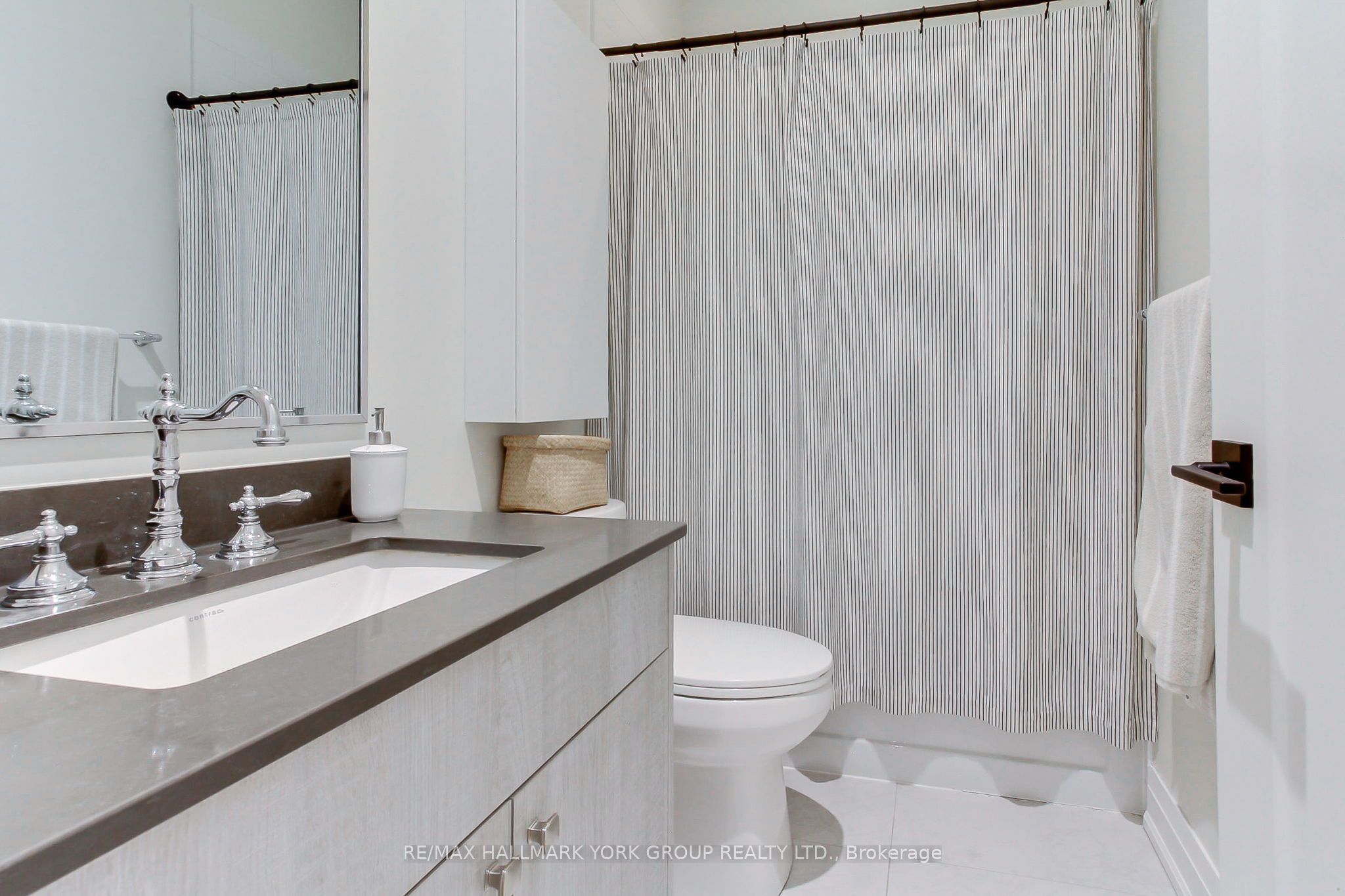 400 Park Avenue 203 Property Photo 25