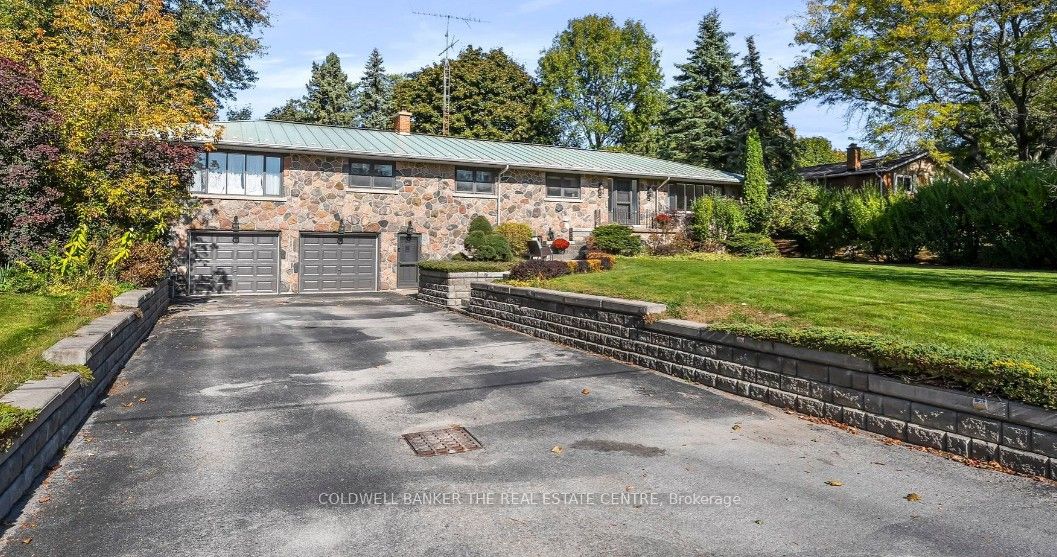2546 9th Line Property Photo 1