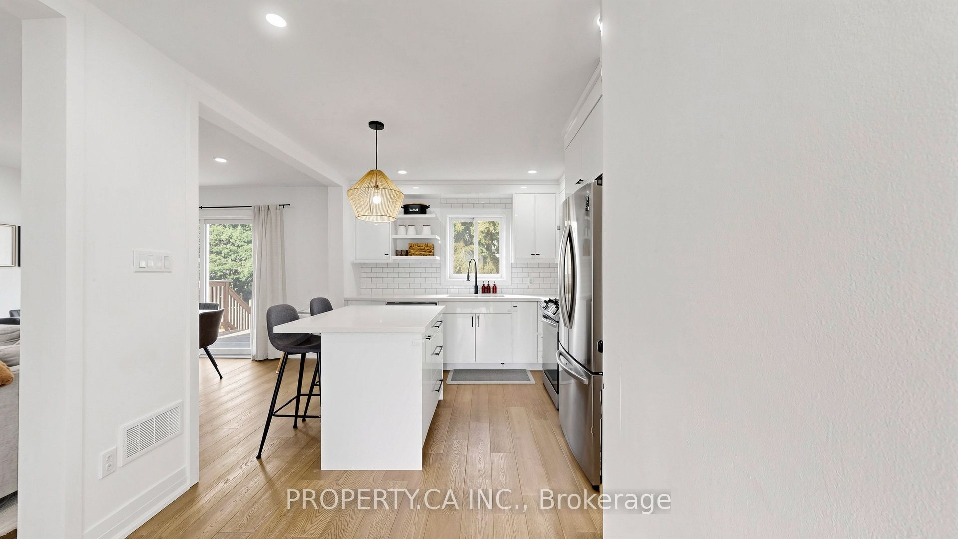 32 Hodgins Avenue Property Photo 10