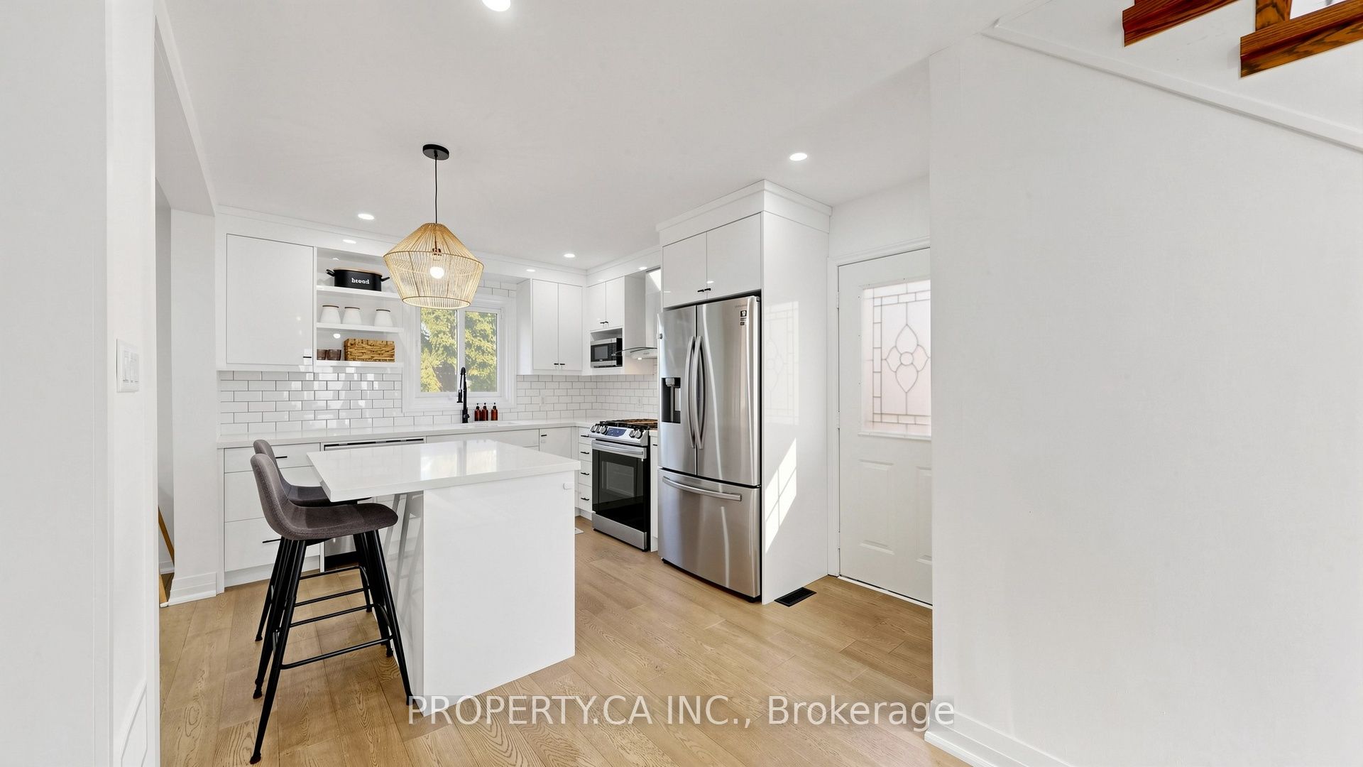 32 Hodgins Avenue Property Photo 11