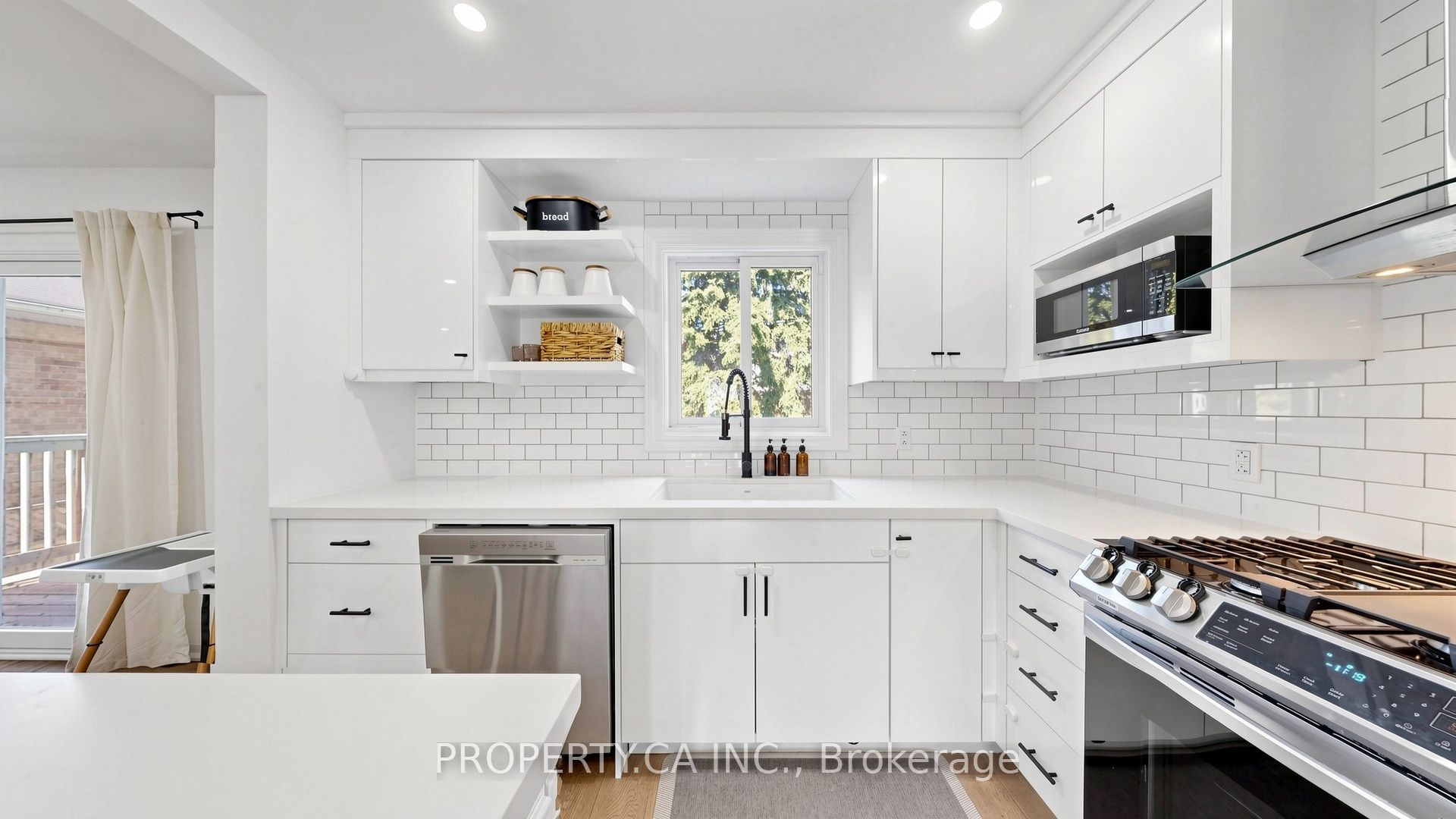 32 Hodgins Avenue Property Photo 13