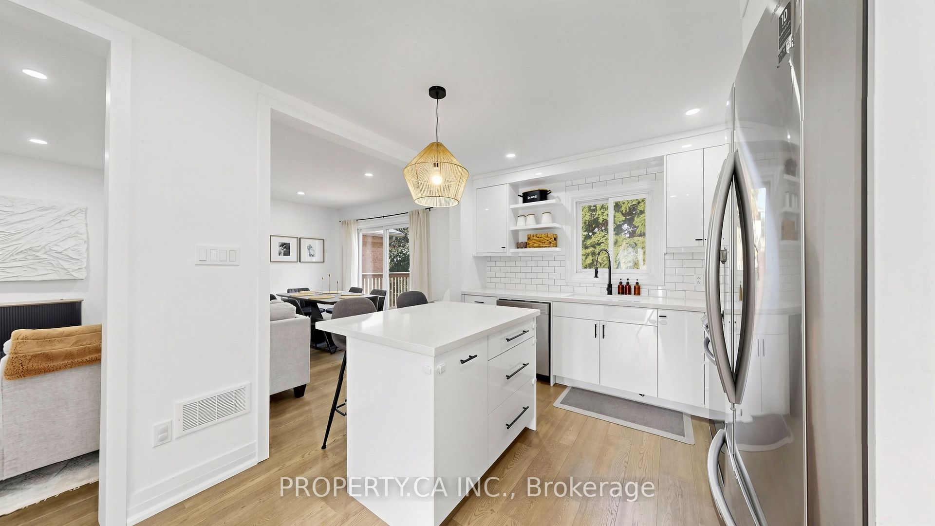 32 Hodgins Avenue Property Photo 14