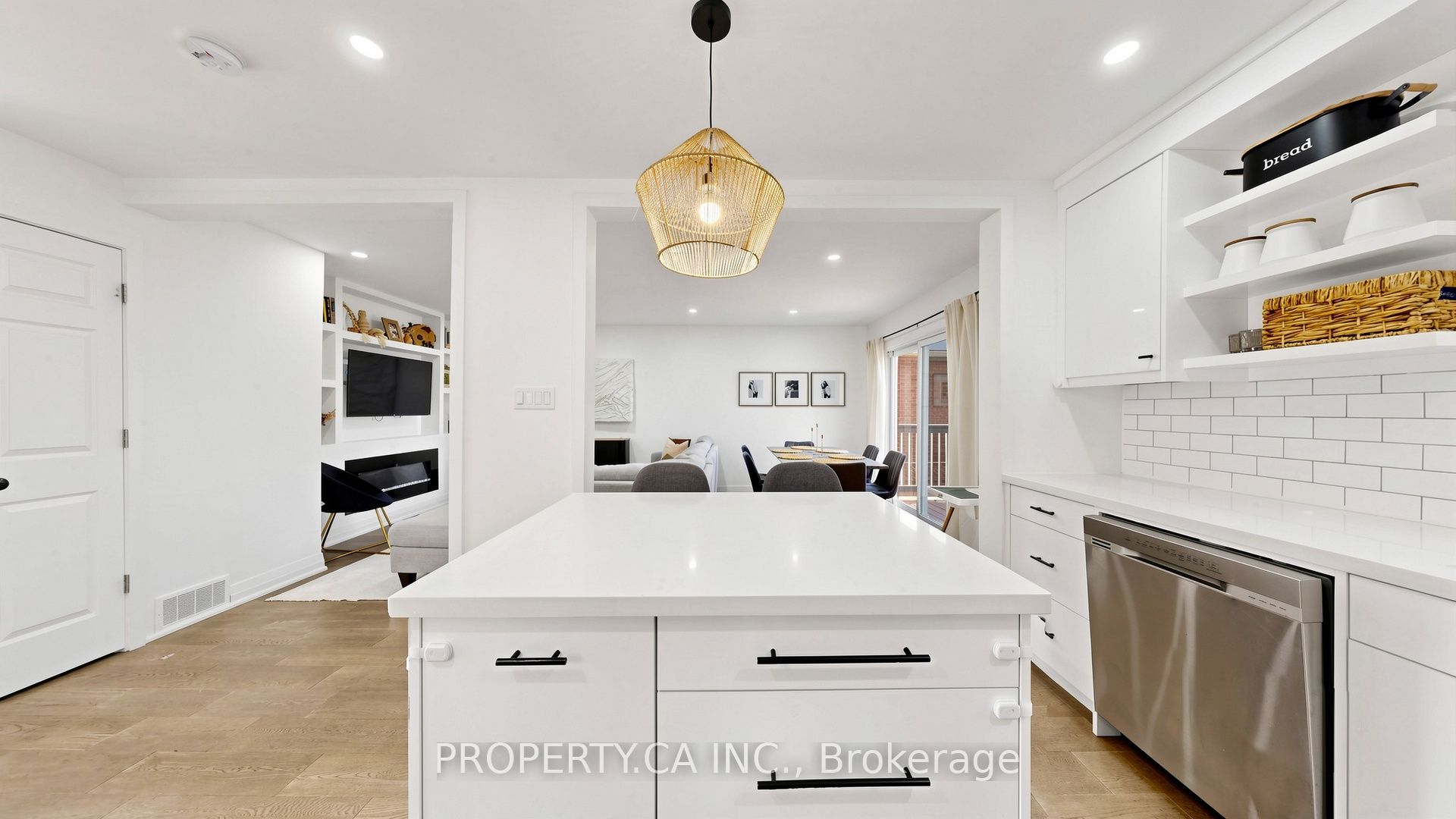 32 Hodgins Avenue Property Photo 15