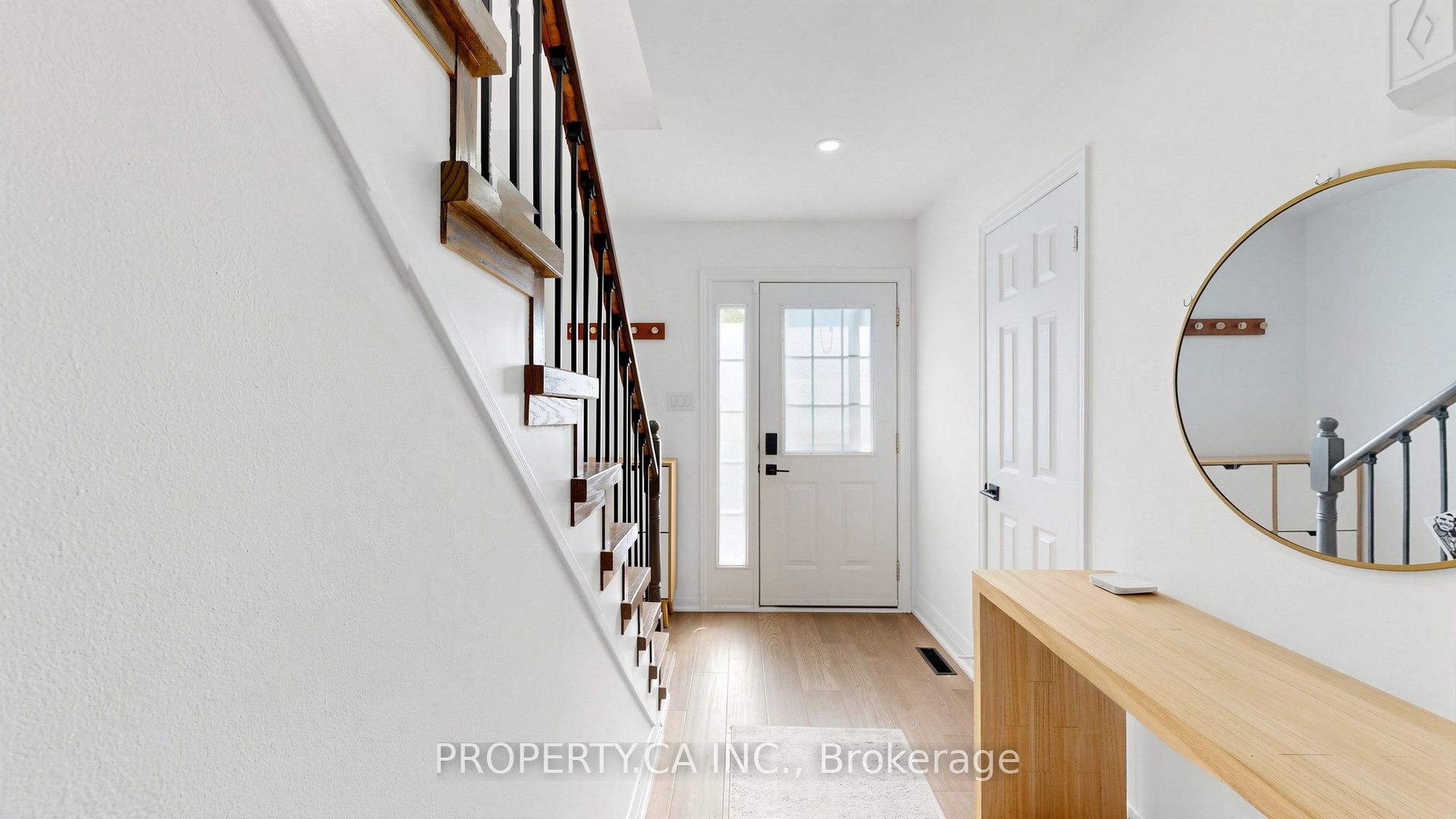 32 Hodgins Avenue Property Photo 17