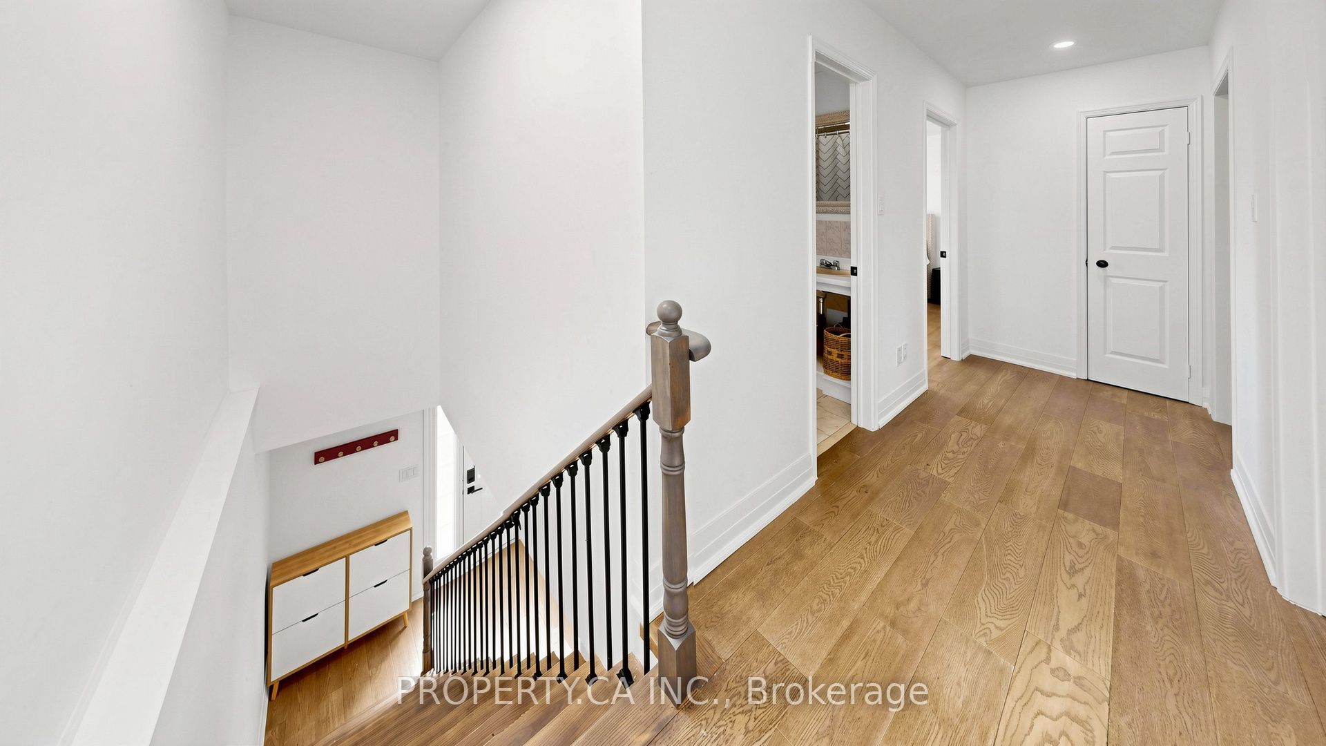 32 Hodgins Avenue Property Photo 19
