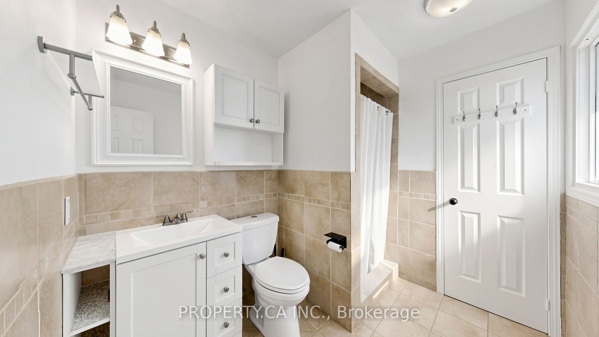 32 Hodgins Avenue Property Photo 25