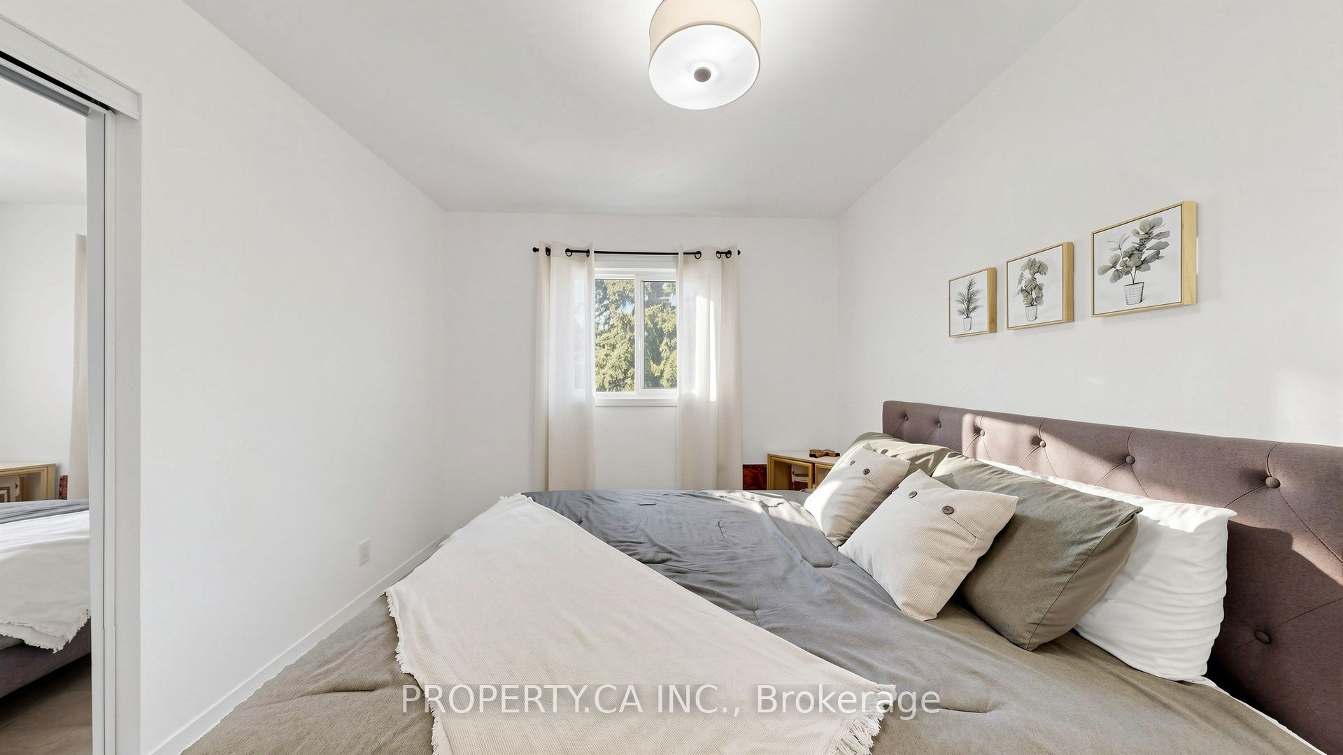 32 Hodgins Avenue Property Photo 28