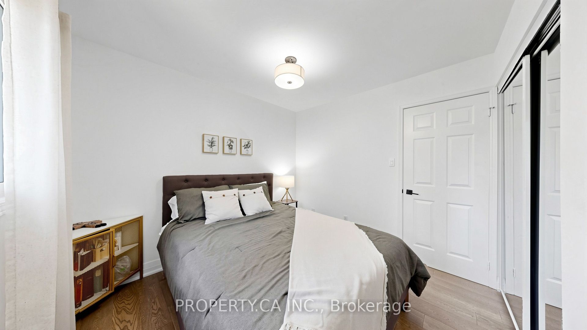 32 Hodgins Avenue Property Photo 29