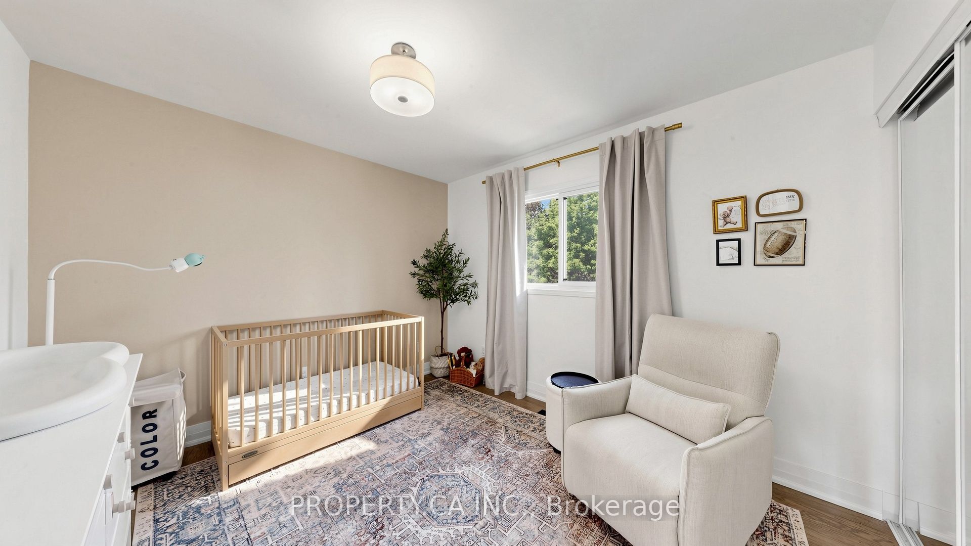 32 Hodgins Avenue Property Photo 31