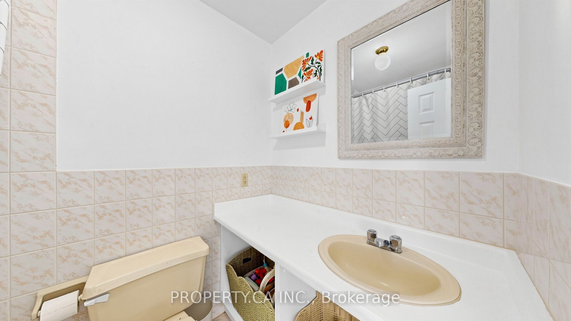 32 Hodgins Avenue Property Photo 35
