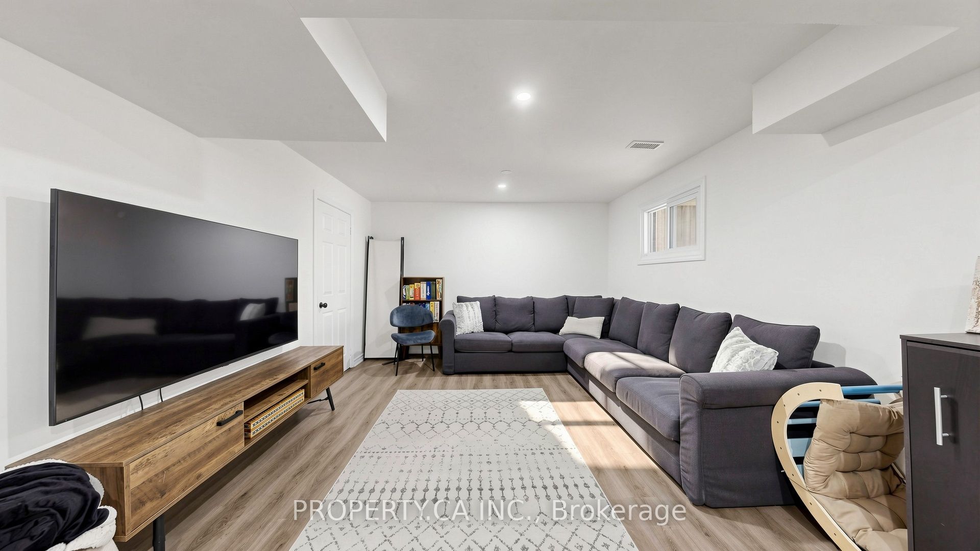 32 Hodgins Avenue Property Photo 39