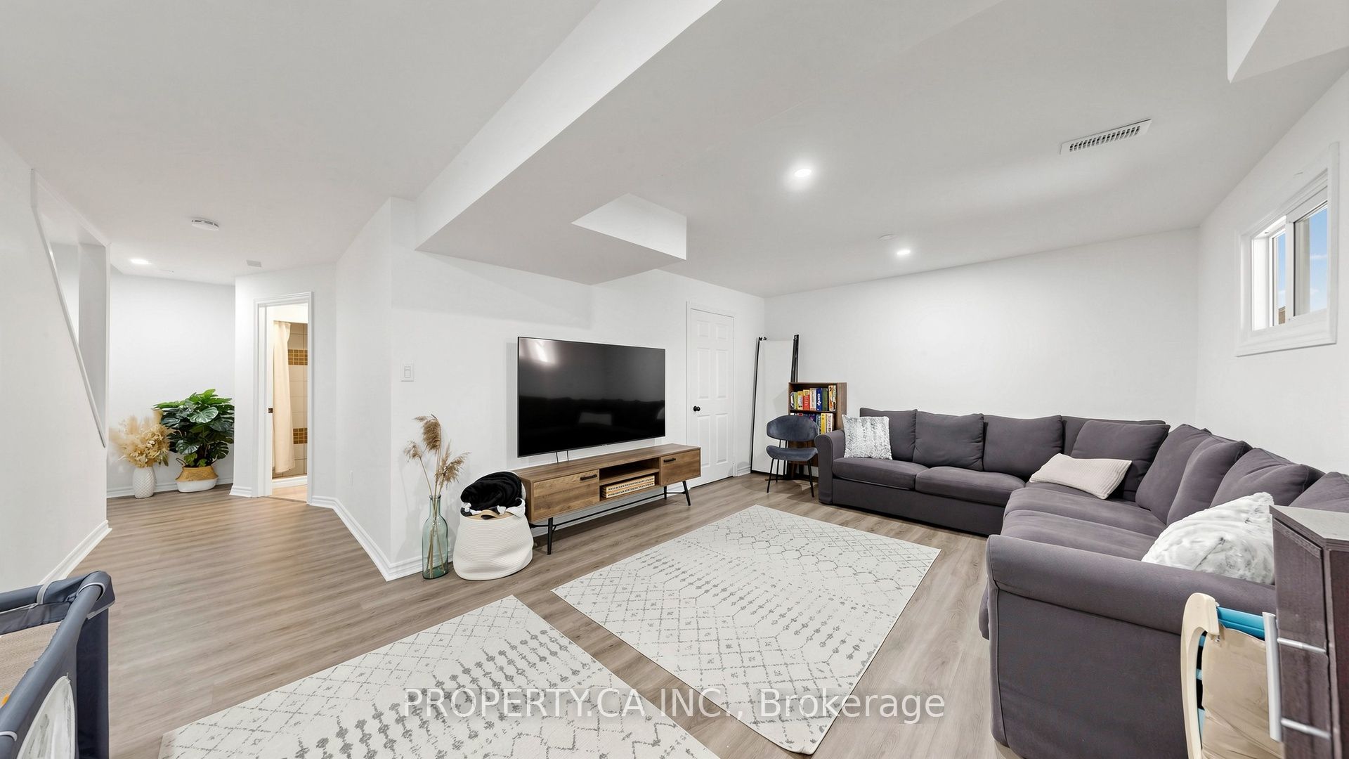 32 Hodgins Avenue Property Photo 40