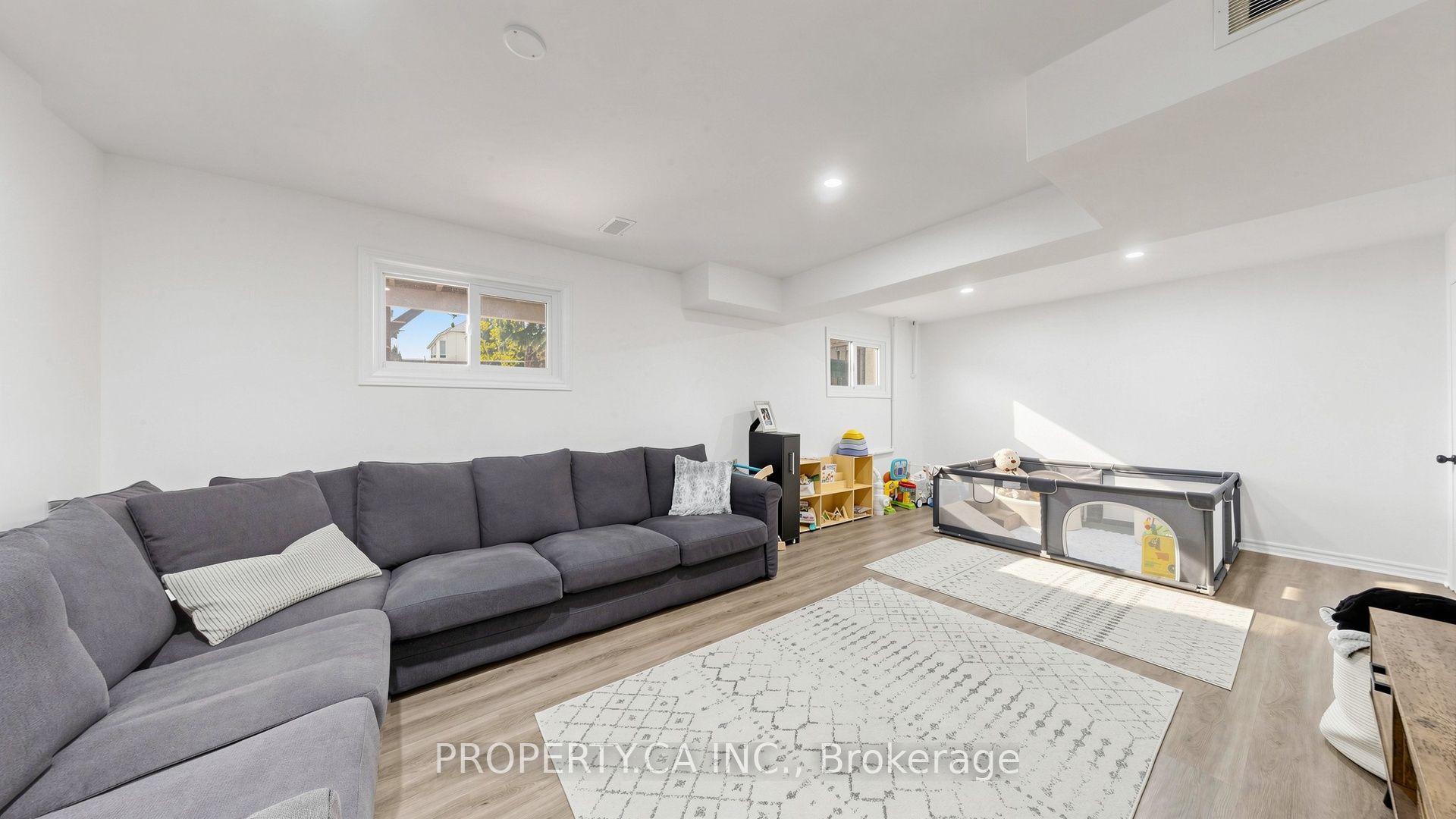 32 Hodgins Avenue Property Photo 41