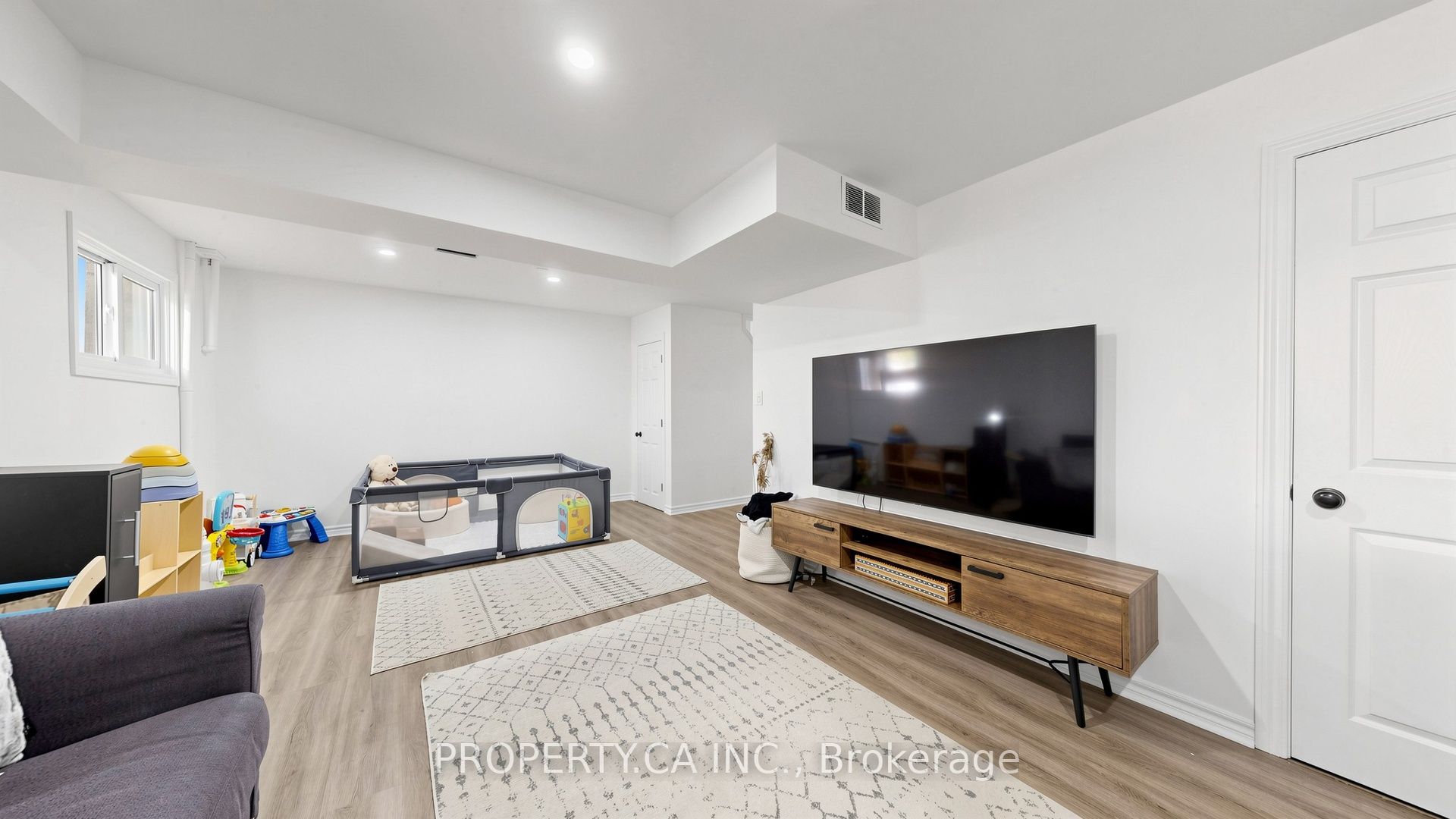 32 Hodgins Avenue Property Photo 42
