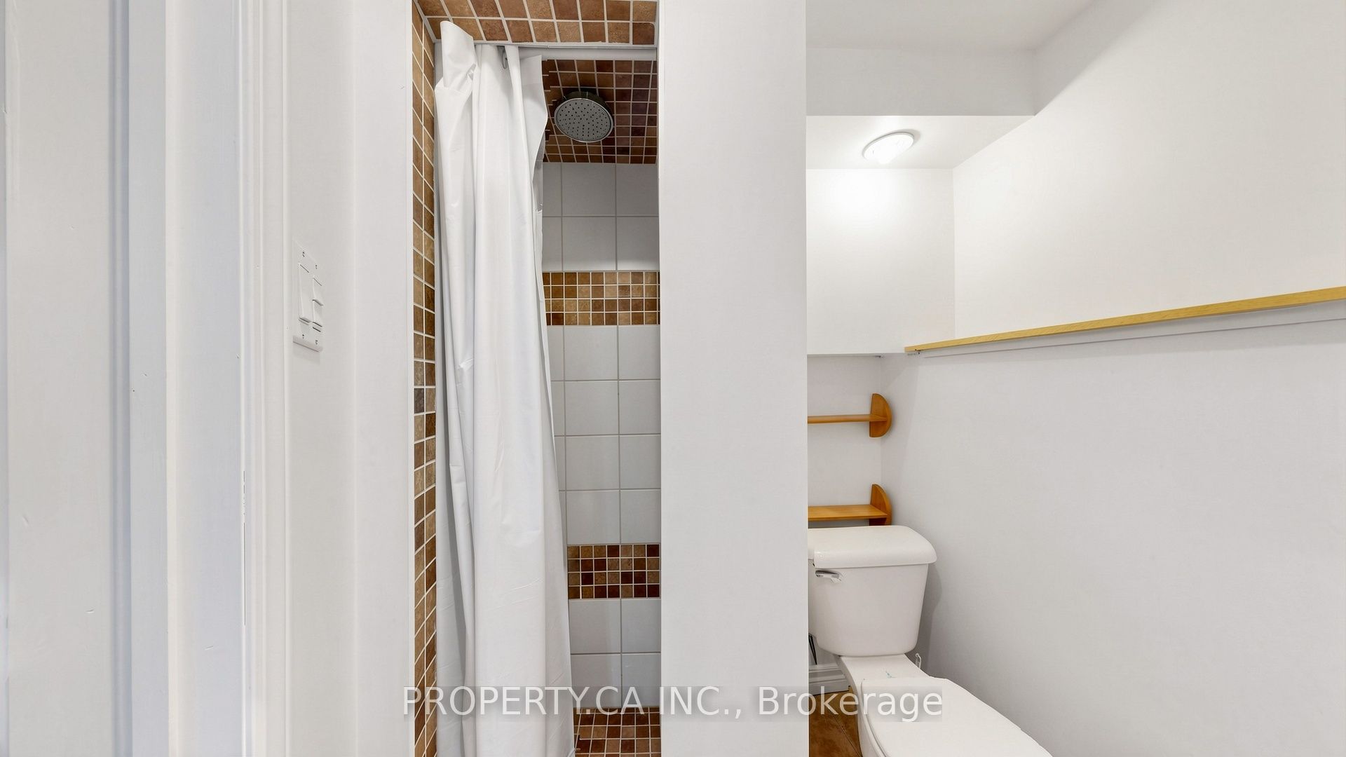 32 Hodgins Avenue Property Photo 44