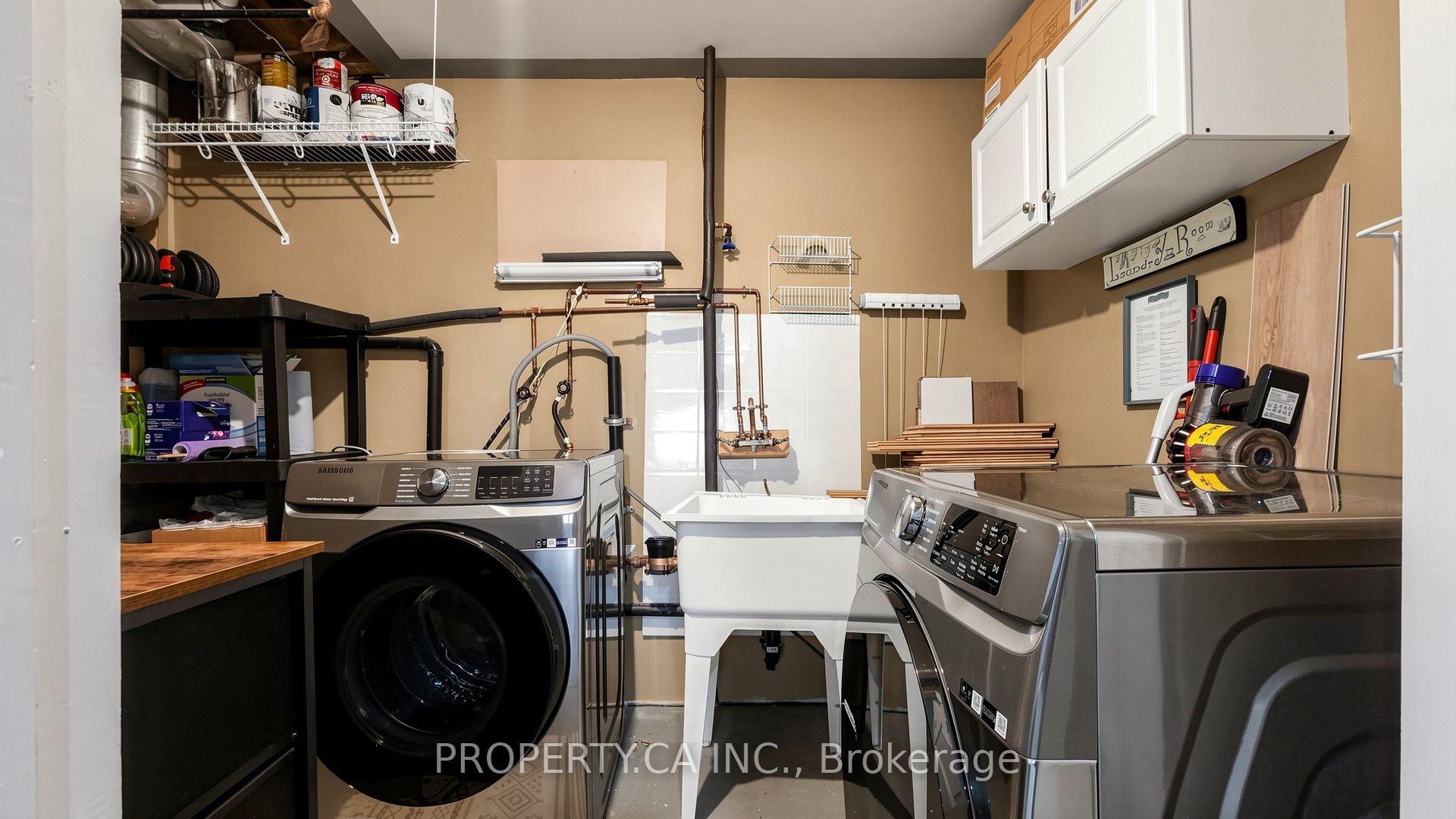 32 Hodgins Avenue Property Photo 45