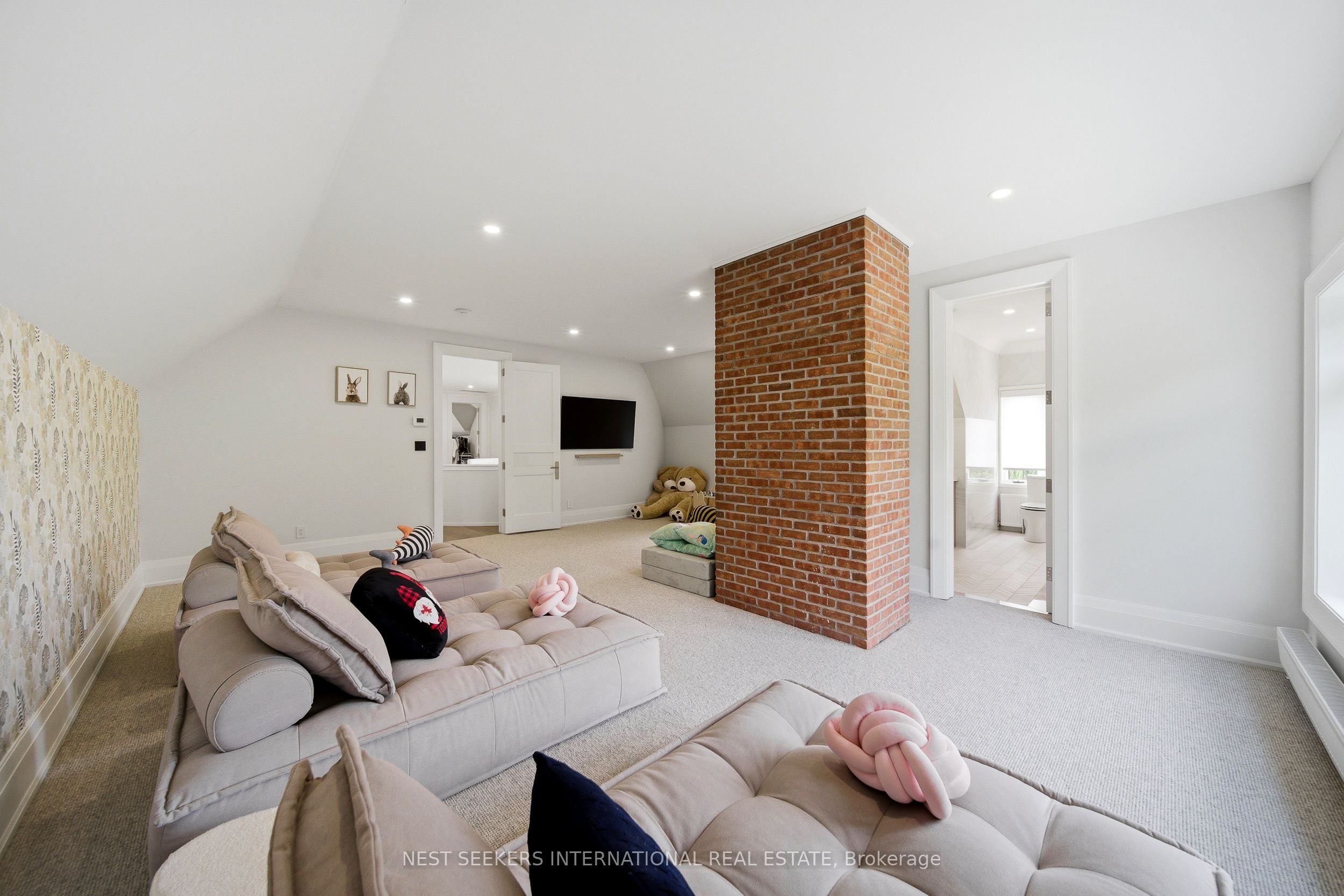 35 Kingswood Drive Property Photo 38