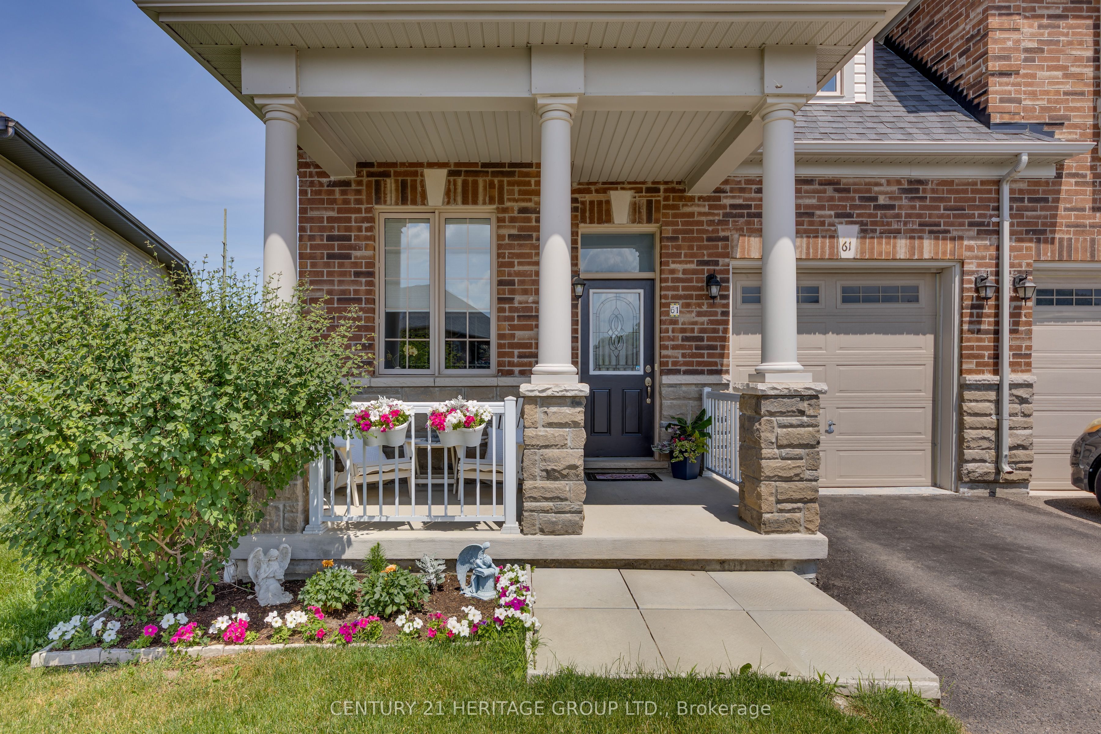 61 Kingsmere Crescent Property Photo 2