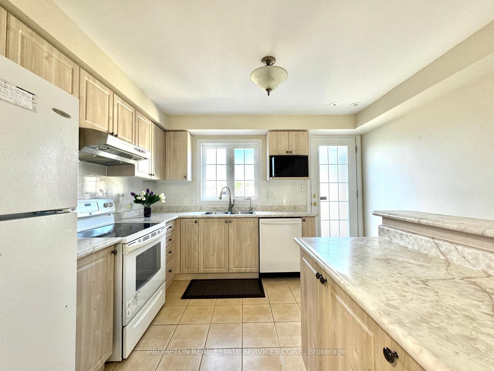 2516 Bur Oak Avenue Property Photo 3