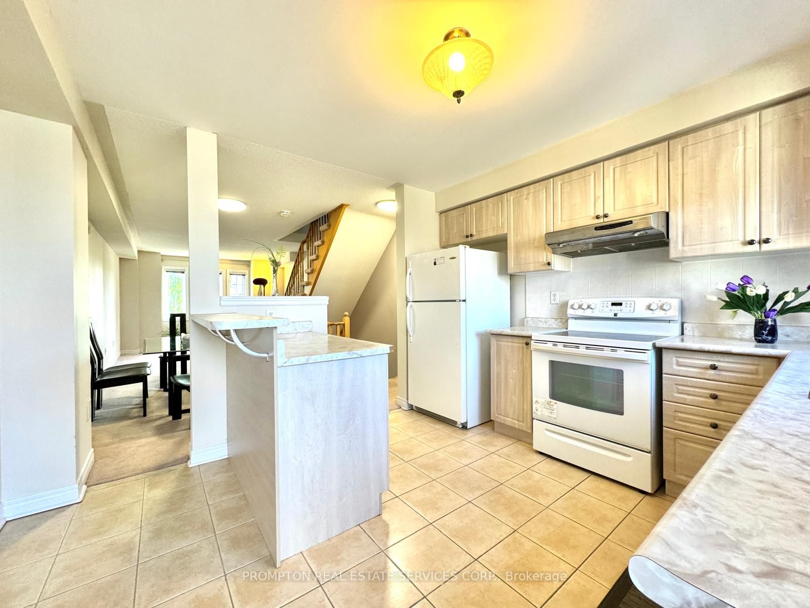 2516 Bur Oak Avenue Property Photo 6