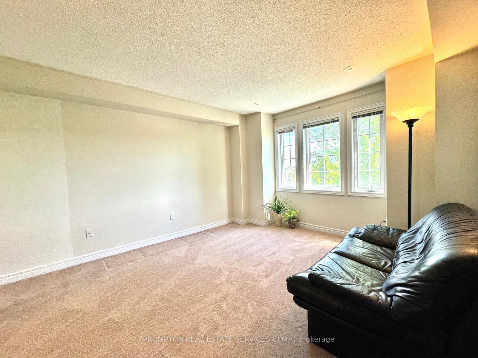 2516 Bur Oak Avenue Property Photo 11