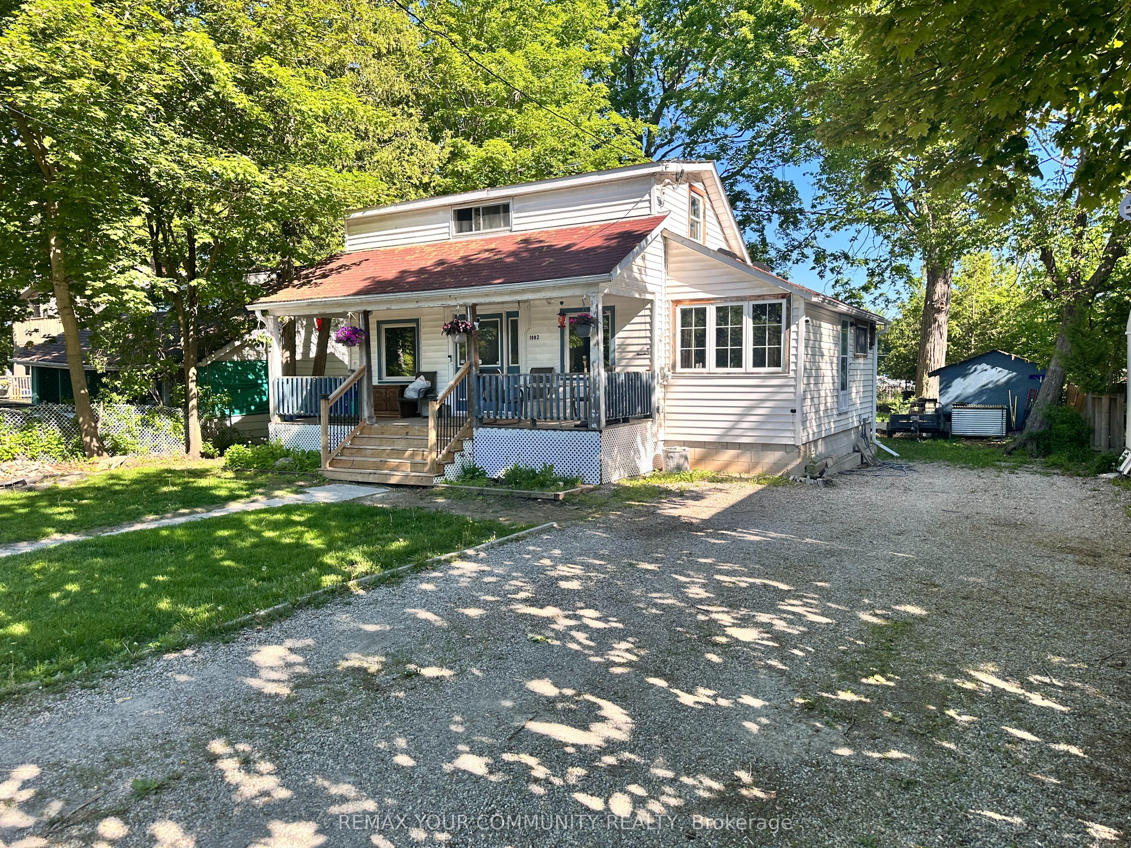 1002 Lake Drive E Property Photo 1