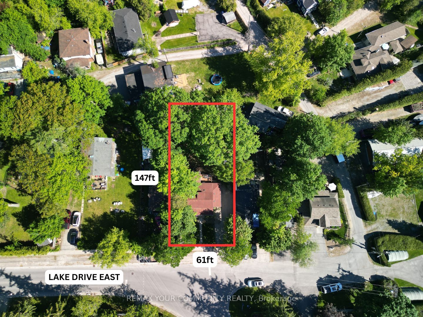 1002 Lake Drive E Property Photo 3