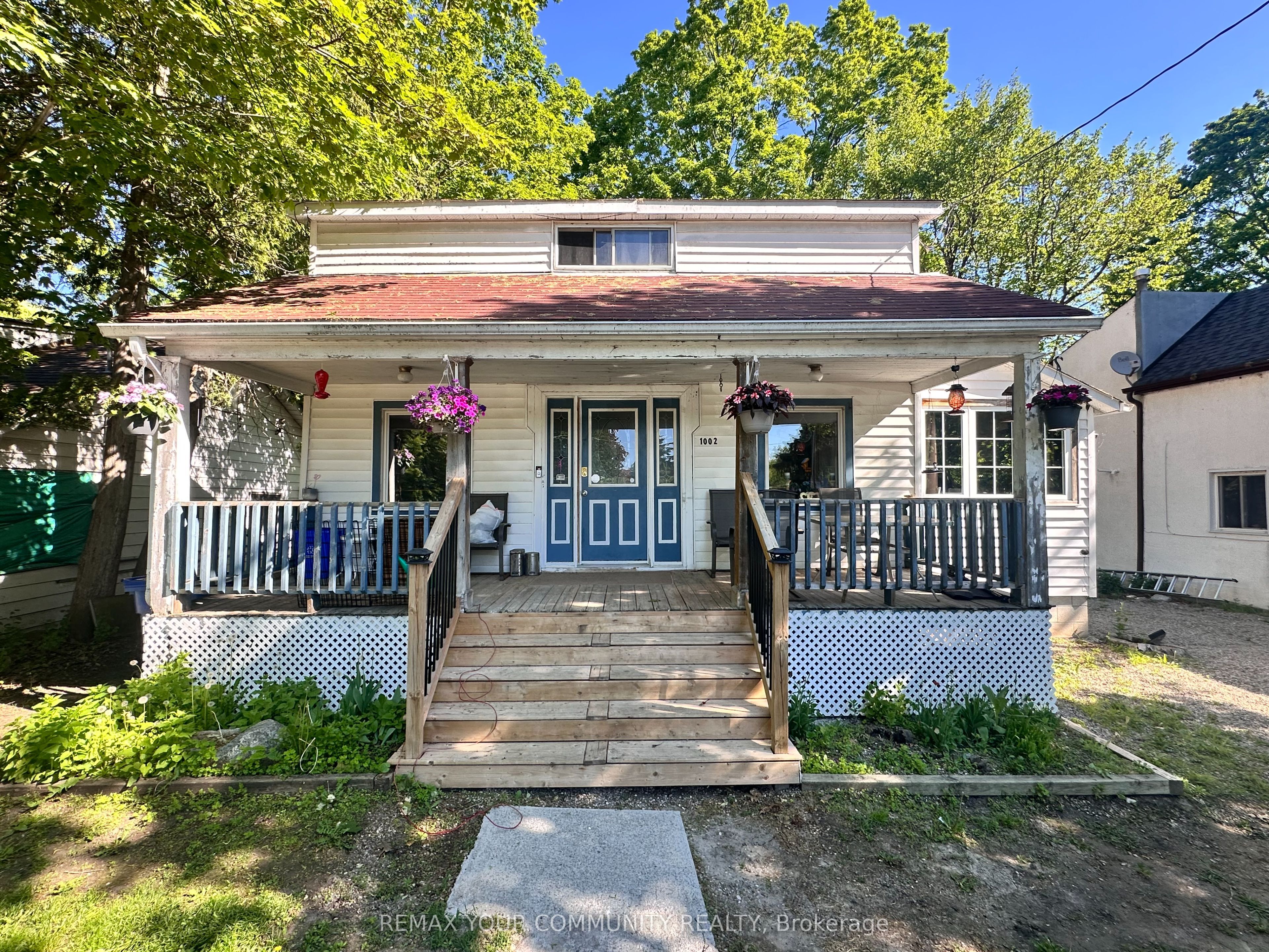 1002 Lake Drive E Property Photo 4