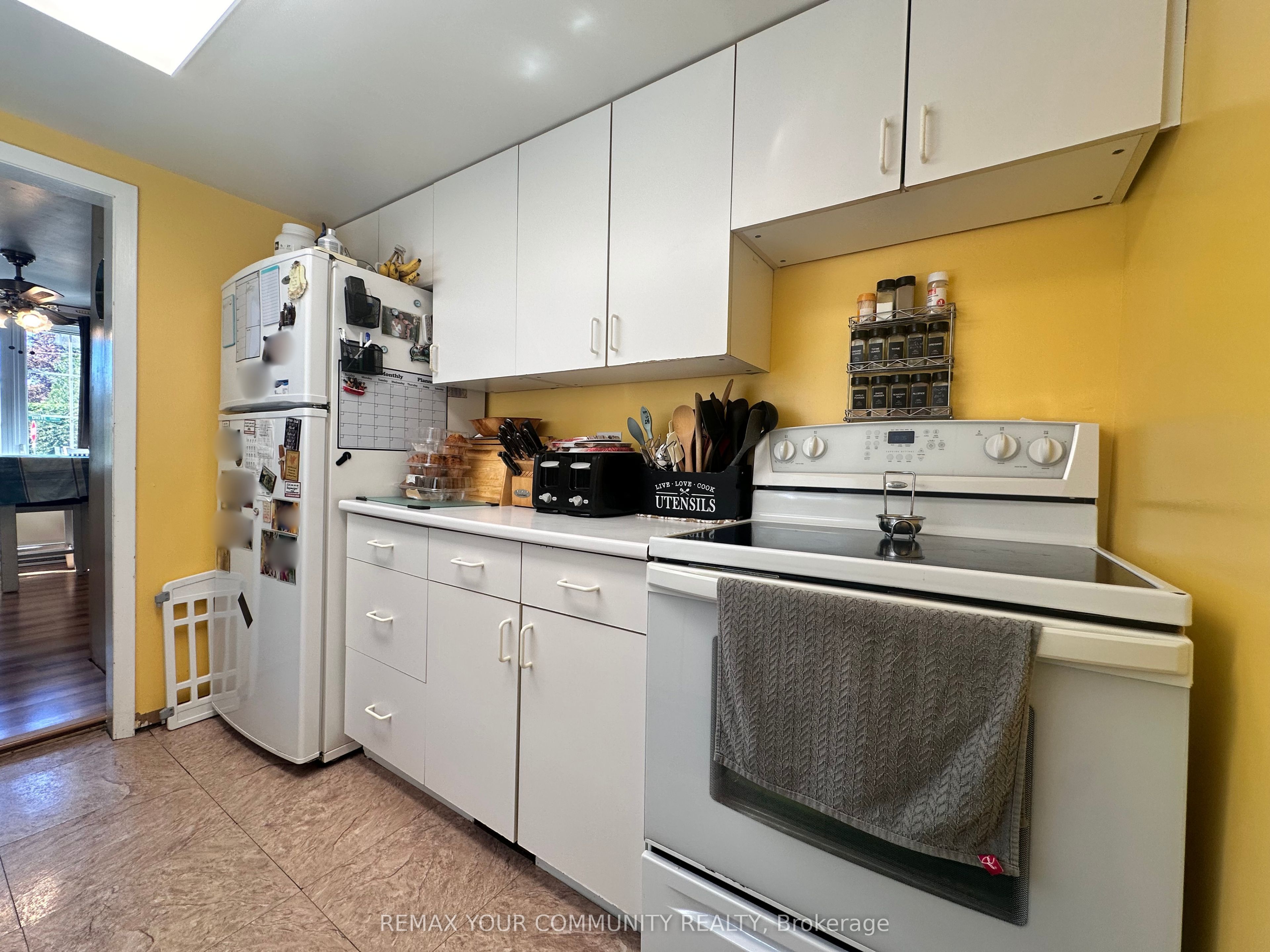 1002 Lake Drive E Property Photo 9