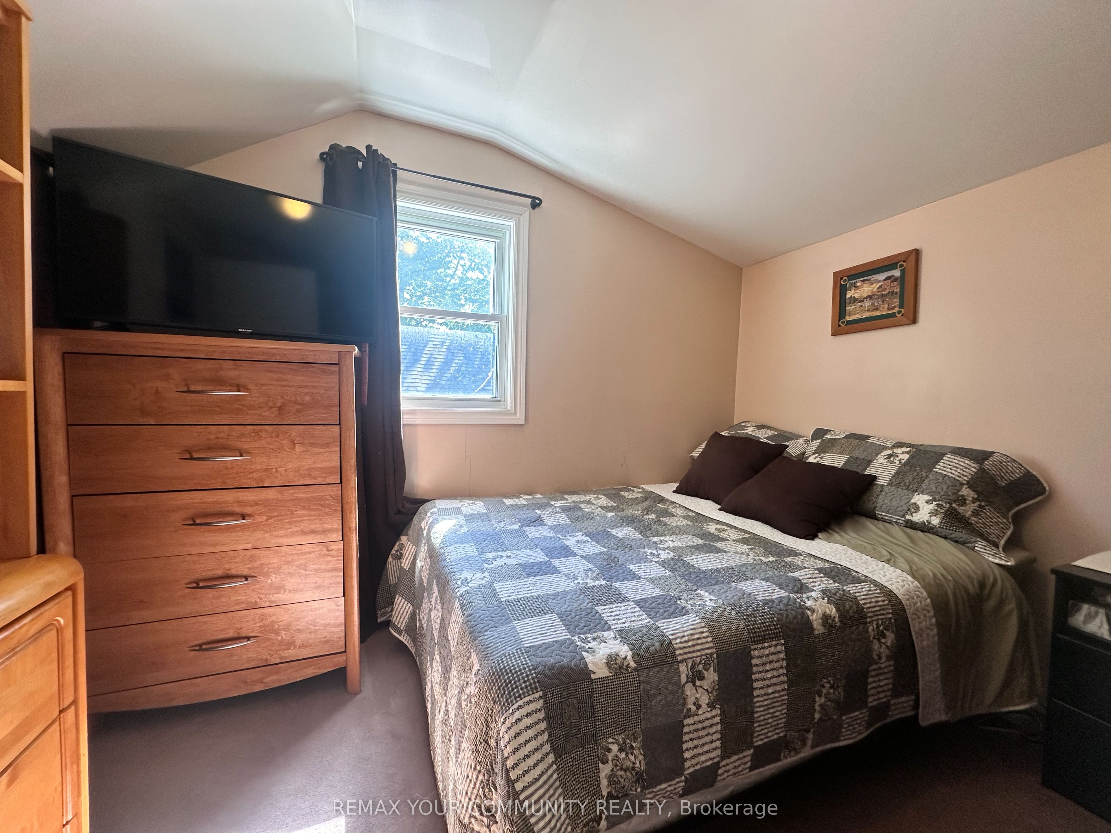 1002 Lake Drive E Property Photo 12