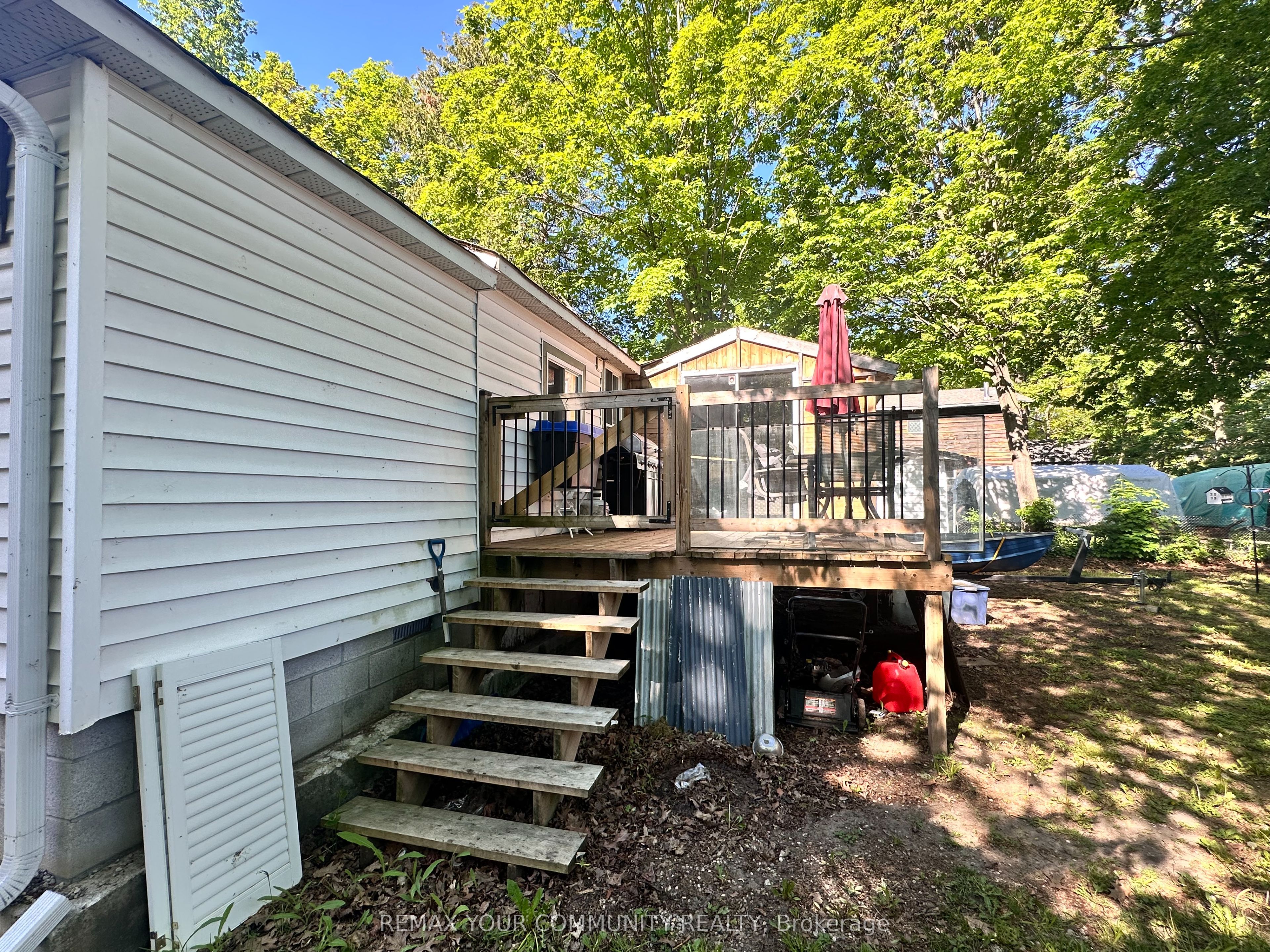 1002 Lake Drive E Property Photo 17