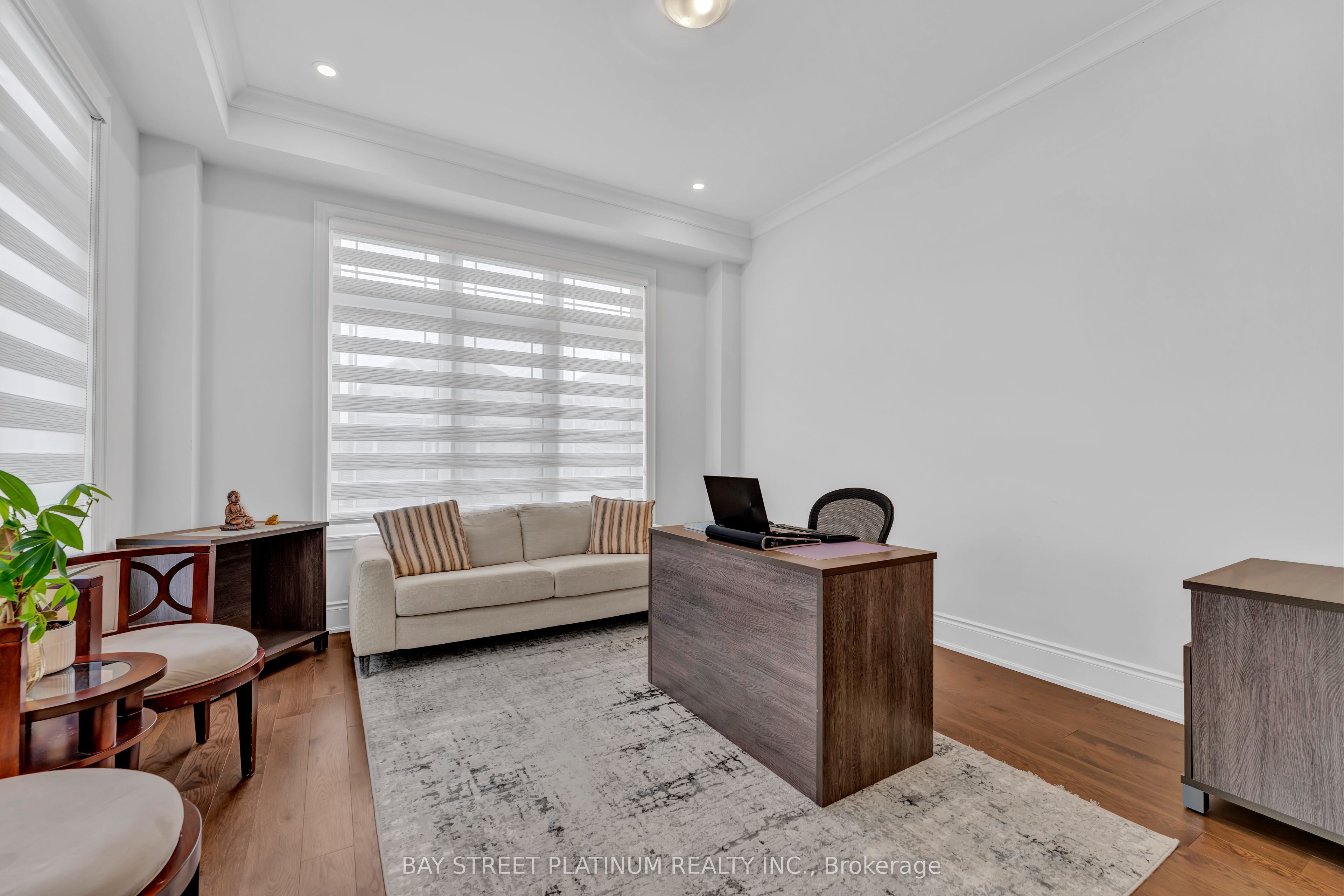 18 Woodgate Pines Drive Property Photo 11
