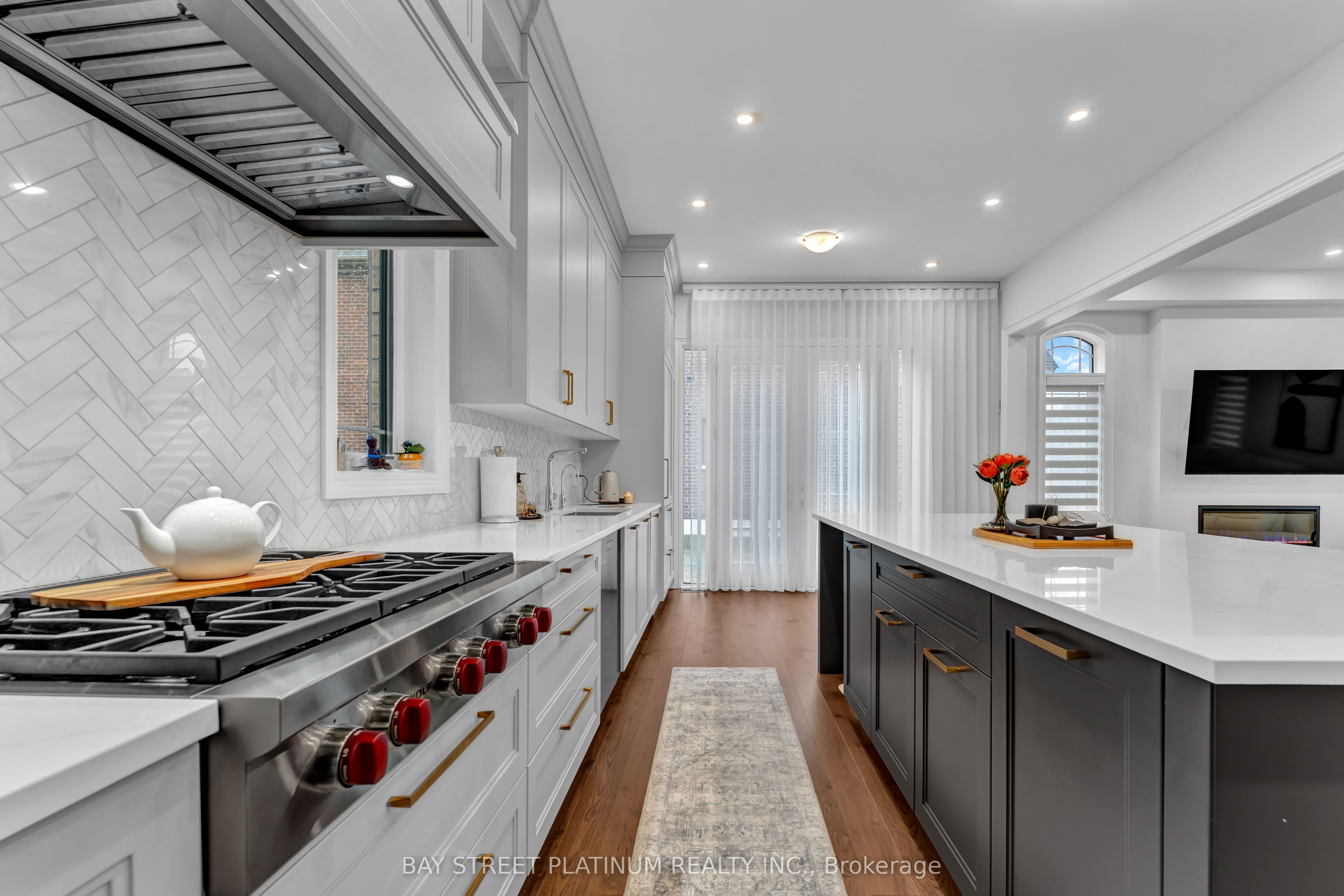 18 Woodgate Pines Drive Property Photo 20